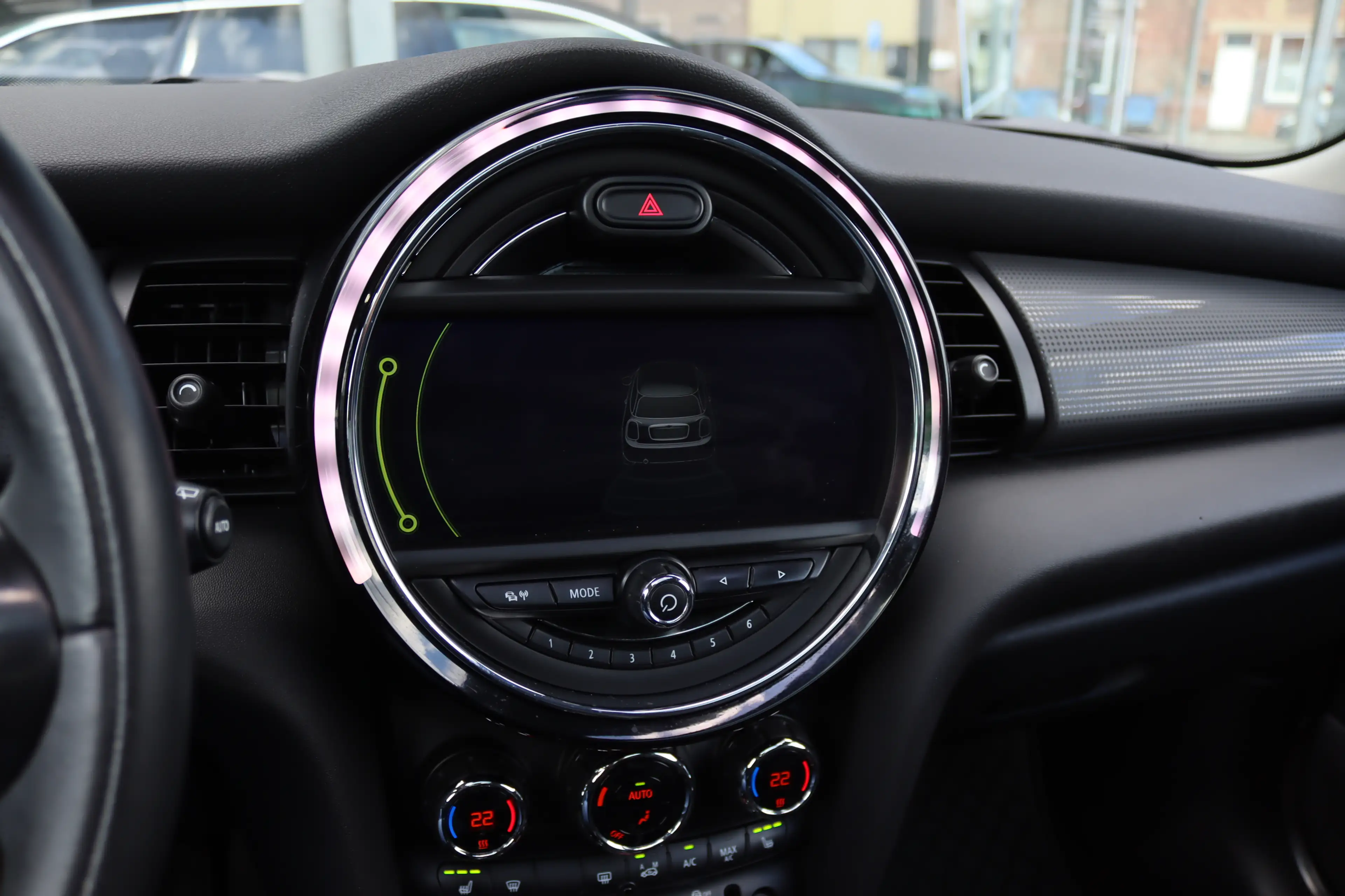 MINI Cooper D BOITE AUTO 116CV TOIT PANO GPS XENON AMBIANCE CUIR FULL — photo 12