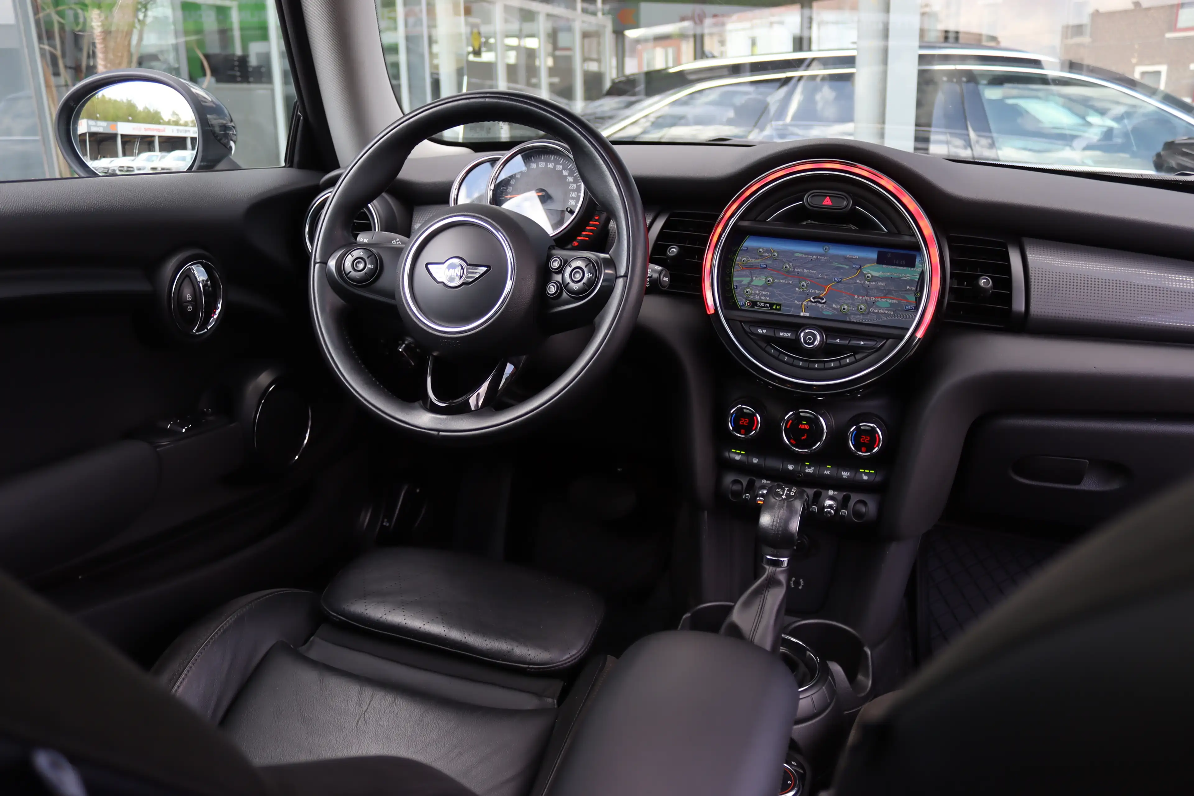 MINI Cooper D BOITE AUTO 116CV TOIT PANO GPS XENON AMBIANCE CUIR FULL — photo 10