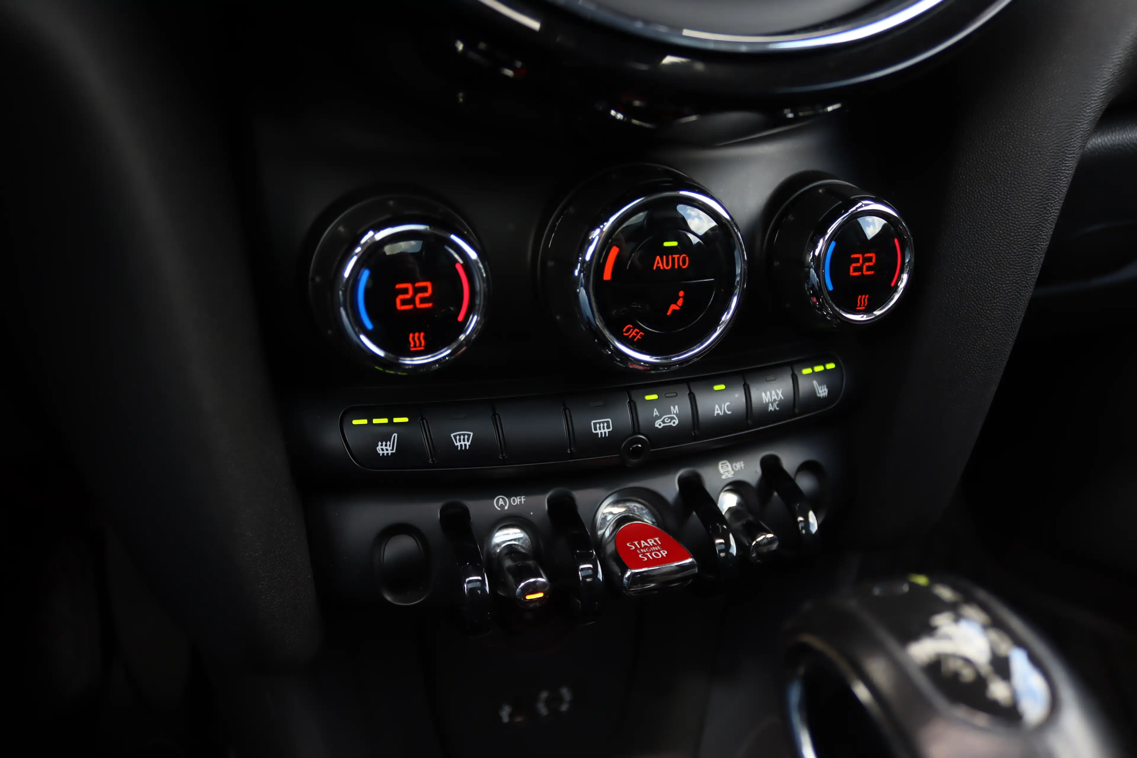 MINI Cooper D BOITE AUTO 116CV TOIT PANO GPS XENON AMBIANCE CUIR FULL — photo 13