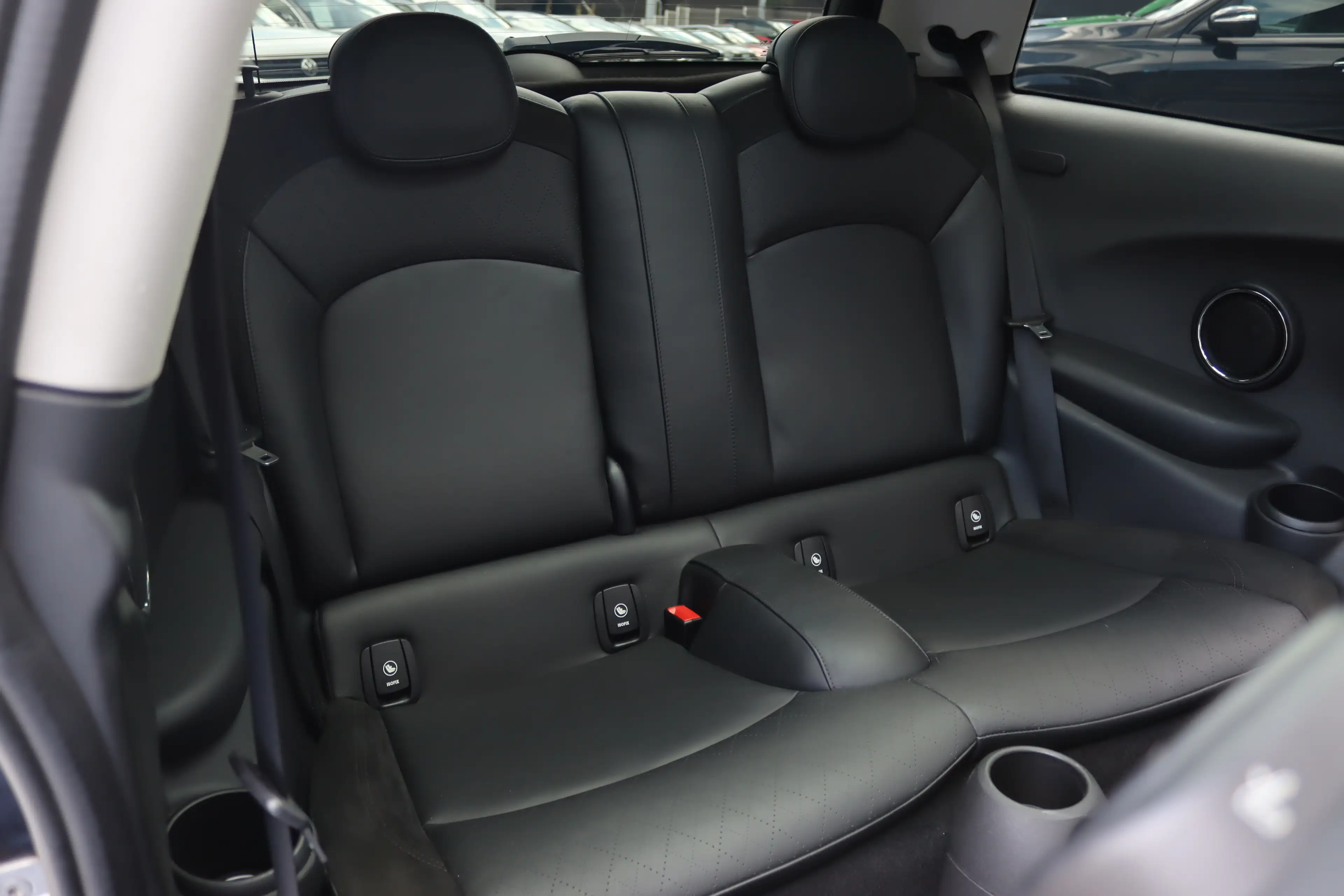 MINI Cooper D BOITE AUTO 116CV TOIT PANO GPS XENON AMBIANCE CUIR FULL — photo 9