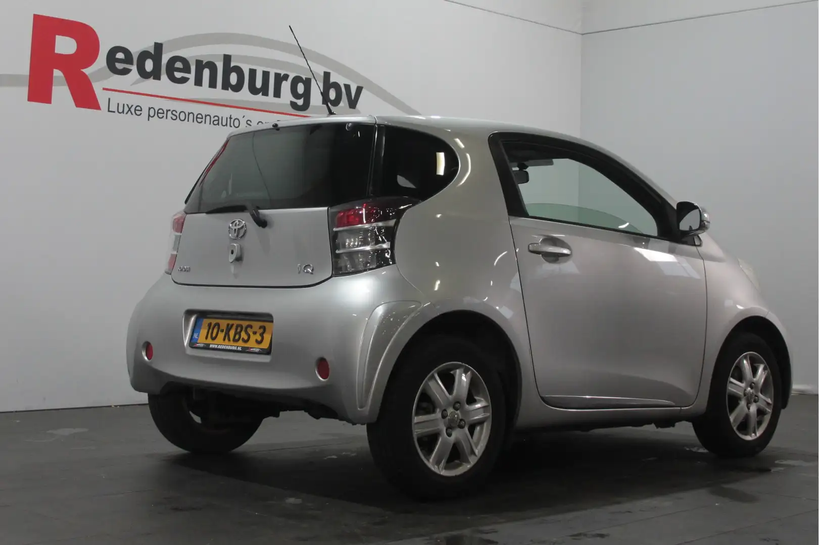 Toyota iQ 1.0 VVTi Comfort - Airco / Radio Gris - 2