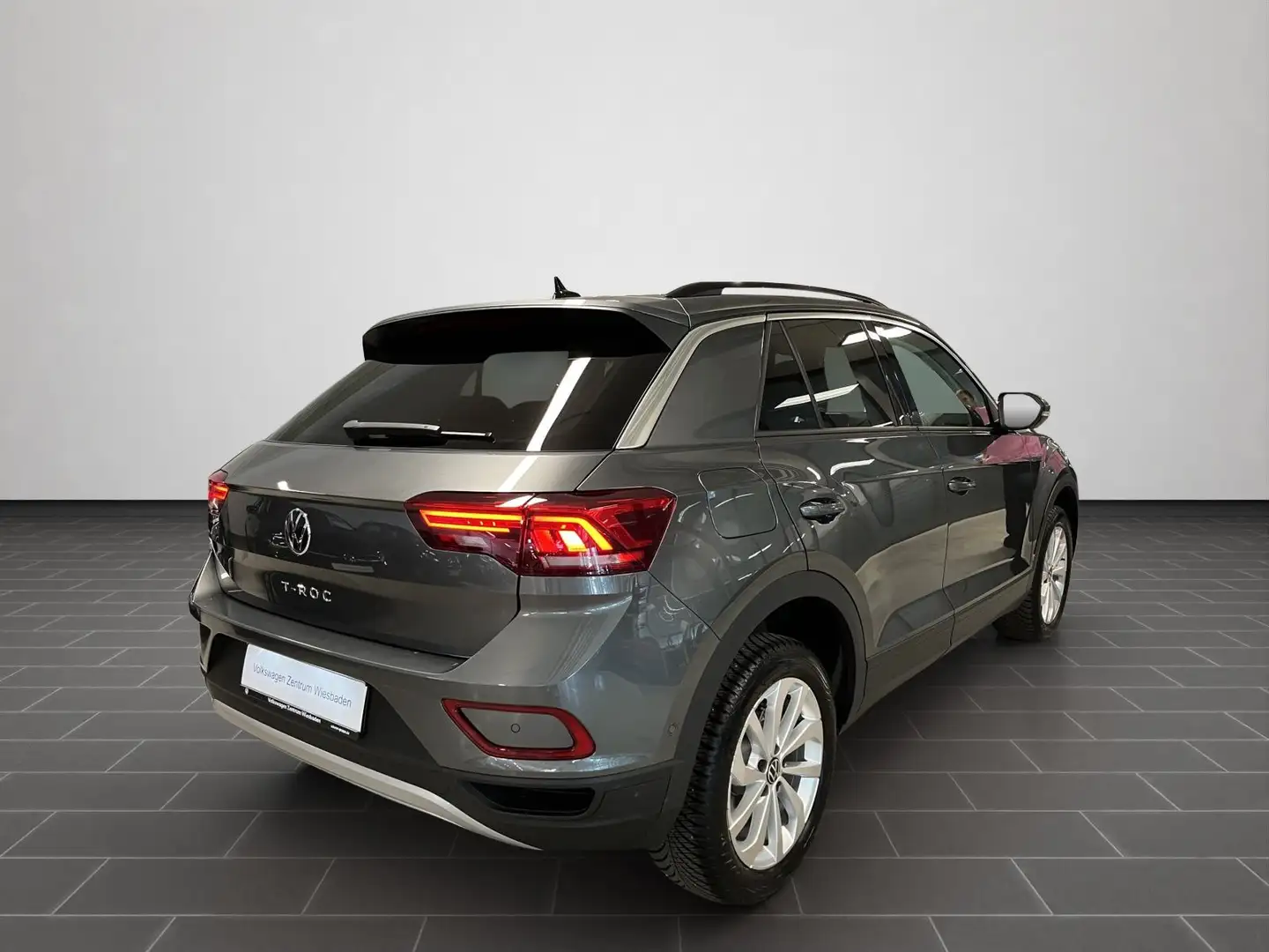 Volkswagen T-Roc 1,5 TSI DSG, Navi Grijs - 2