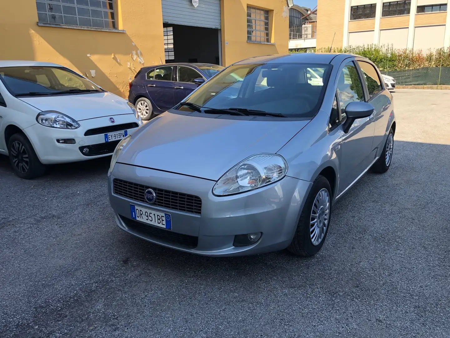 Fiat Grande Punto III 2005 5p 1.2 65cv Šedá - 1
