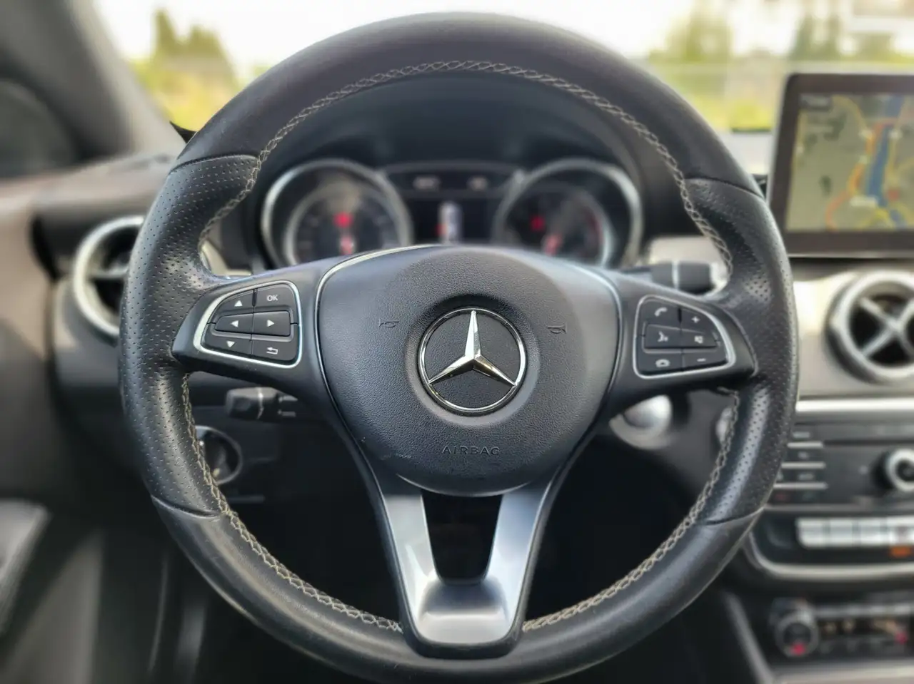 Mercedes-Benz CLA снимка Mercedes-Benz CLA