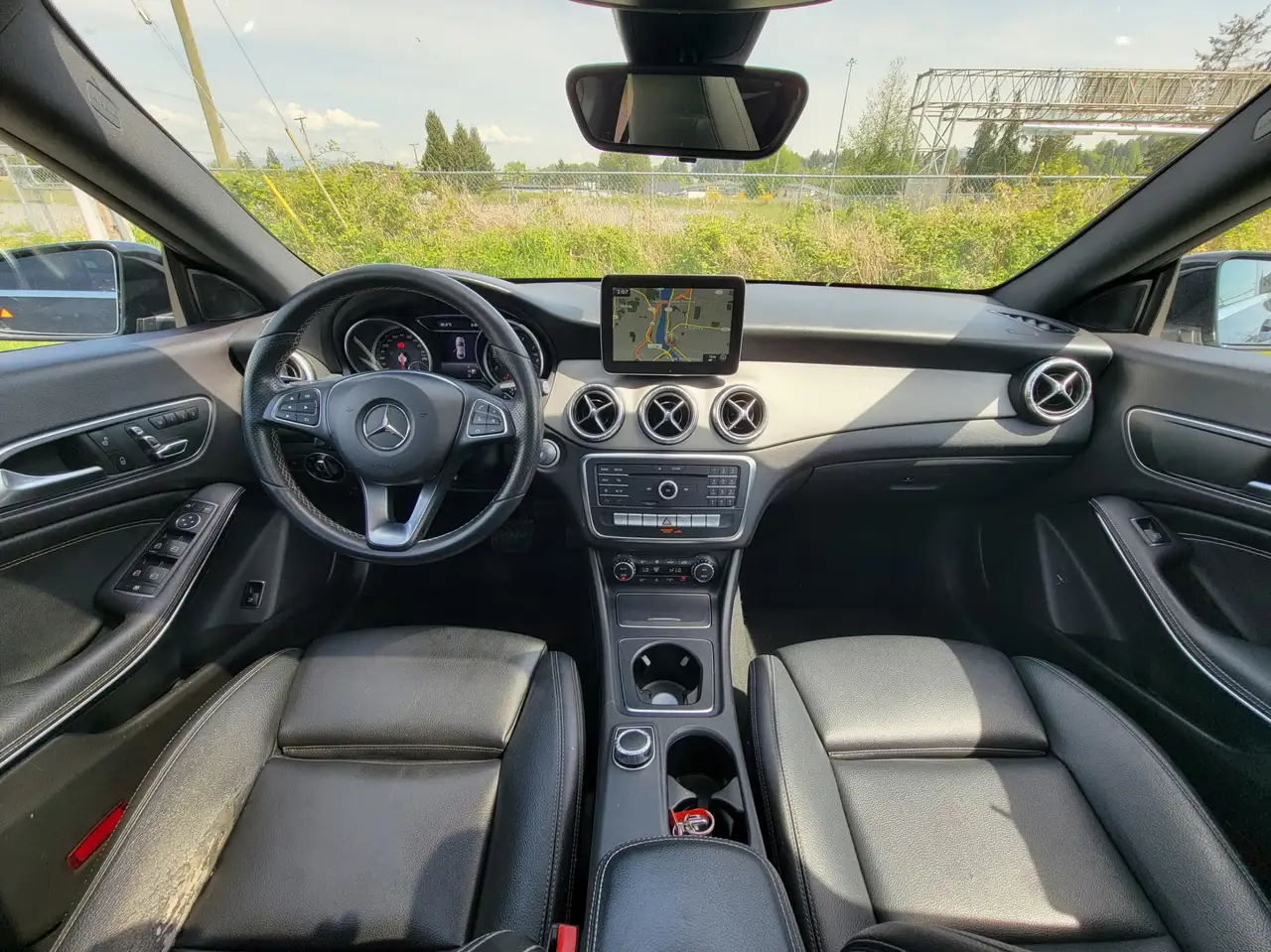 Mercedes-Benz CLA снимка Mercedes-Benz CLA