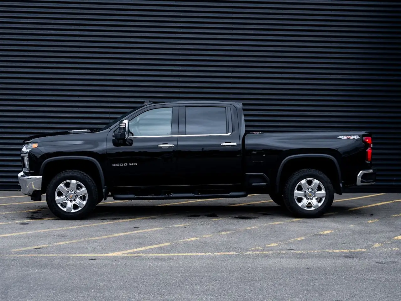 Chevrolet Silverado 3500 photo Chevrolet Silverado 3500
