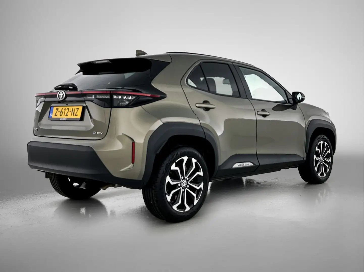 Toyota Yaris Cross 1.5 Hybrid 115 First Edition Groen - 2