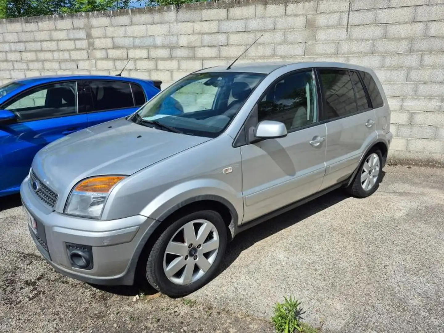 Ford Fusion 1.4 TDCi 68ch Senso Plus Srebrny - 1