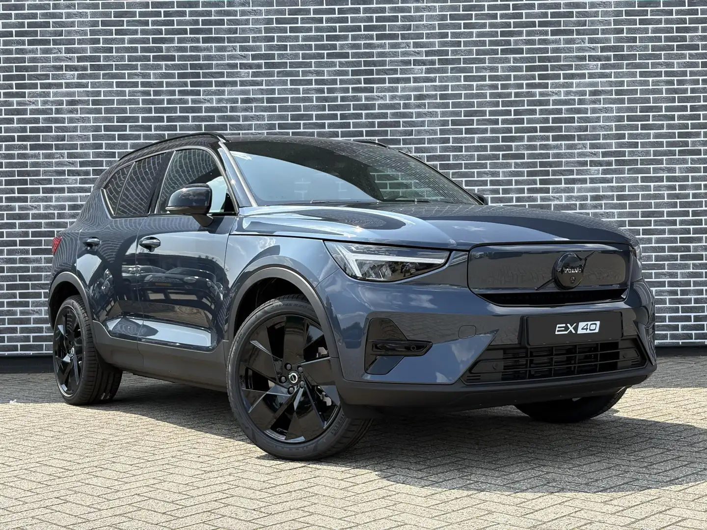 Volvo EX40 Single Motor Extended Range Ultra Black Ed. 82 kWh Blauw - 2