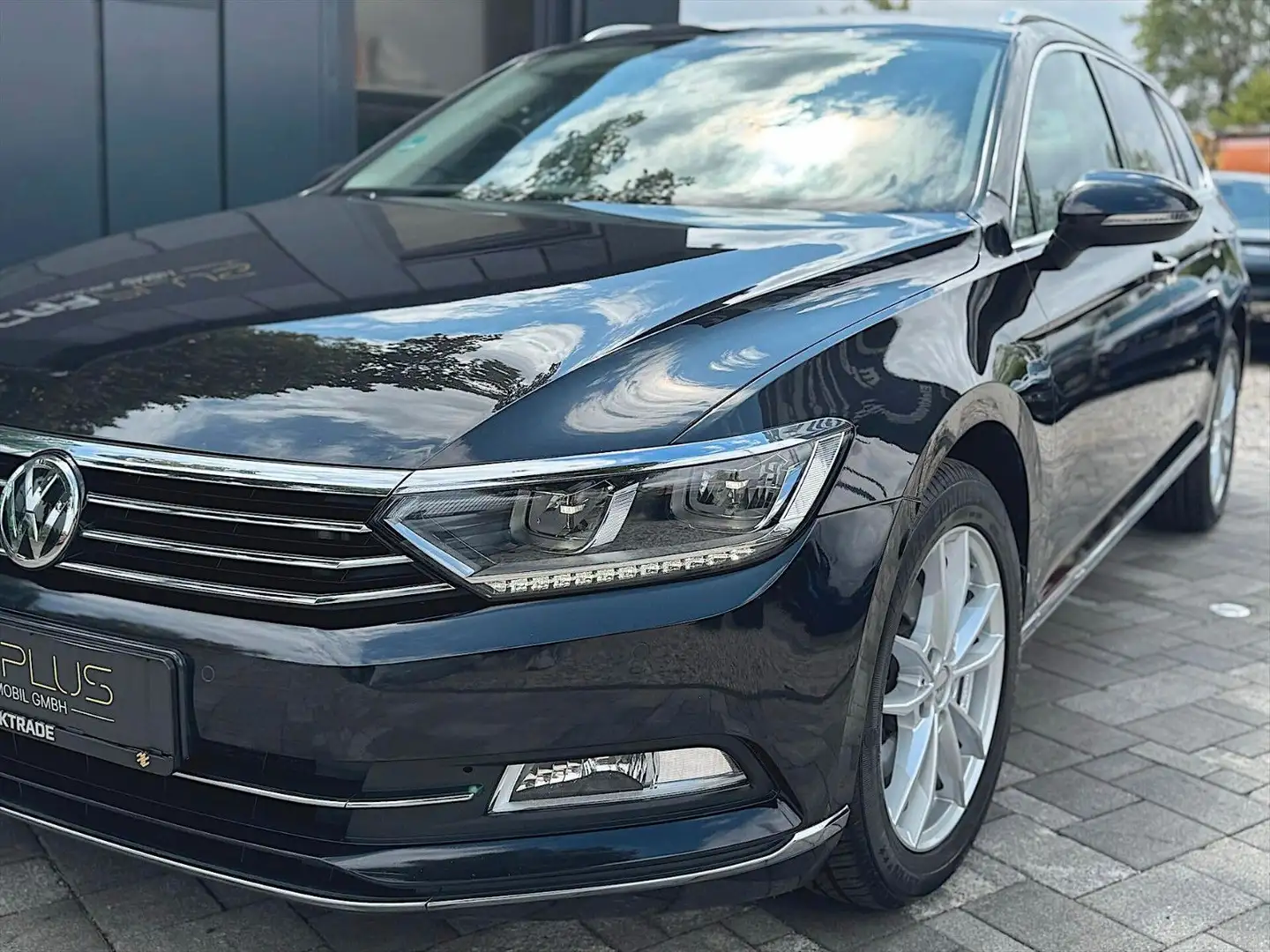 Volkswagen Passat Variant 2.0 TDI Highline DSG *LED*Navi* Чорний - 2