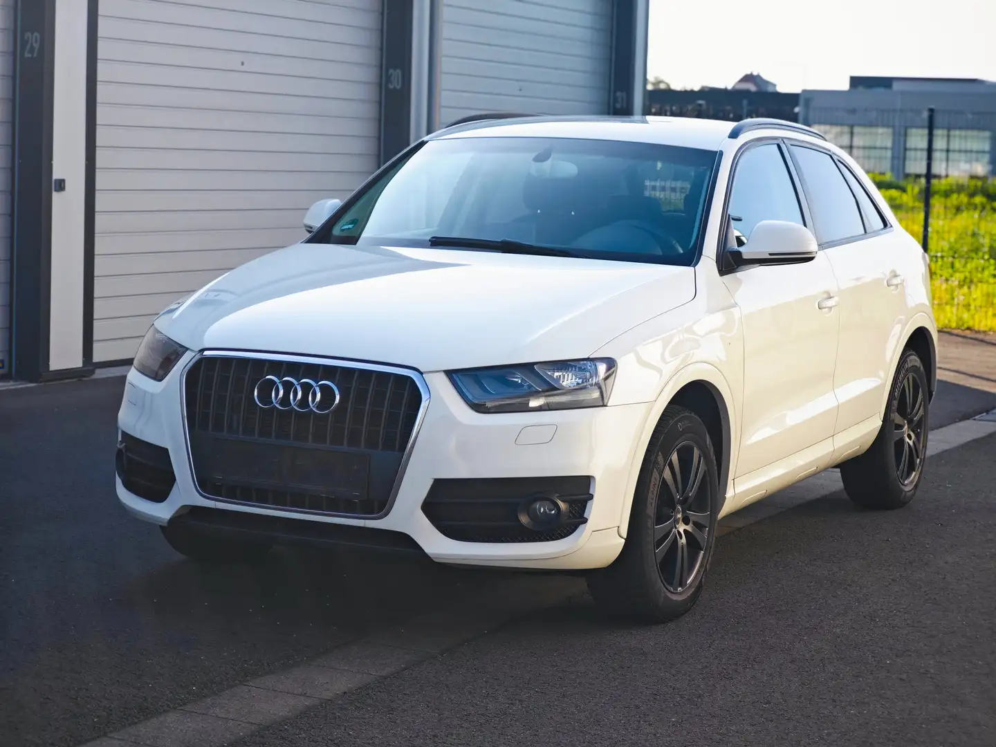Audi Q3 2.0 TDI 8-fach bereift. Weiß - 1
