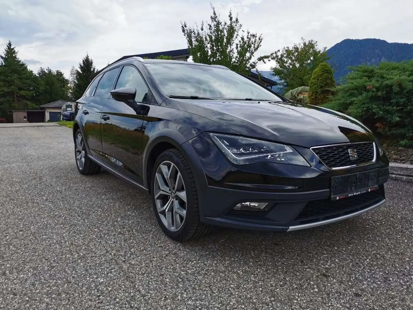 SEAT Leon Leon ST X-Perience 2,0 TDI CR 4Drive X-Perience Schwarz - 2