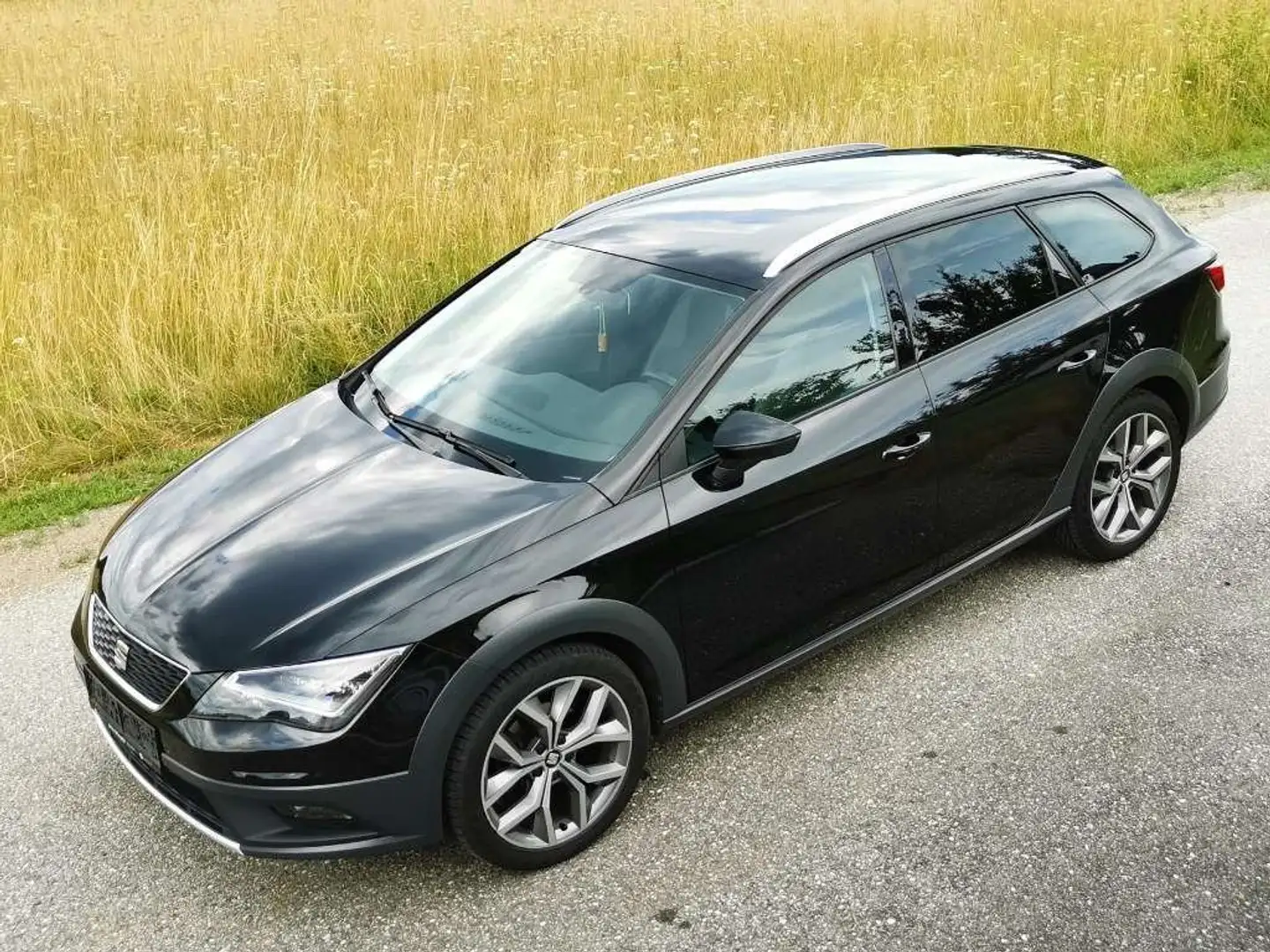 SEAT Leon Leon ST X-Perience 2,0 TDI CR 4Drive X-Perience Schwarz - 1