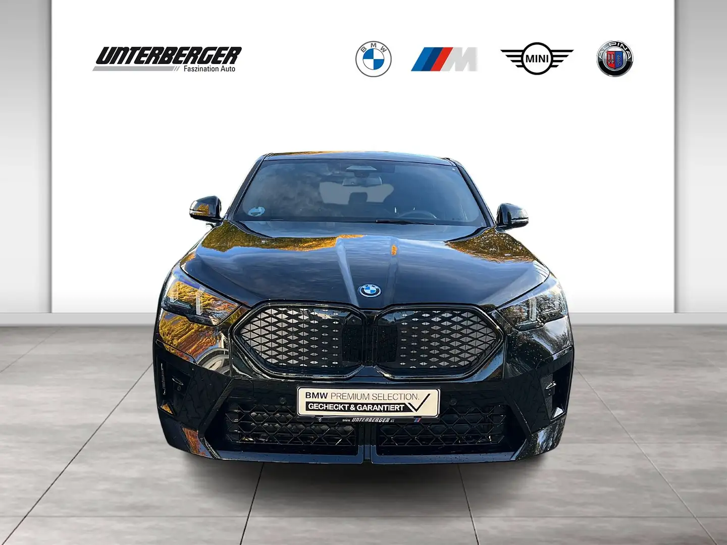 BMW iX2 xDrive30 M Sport Pro DA Pro PA Pro AHK HK Schwarz - 2