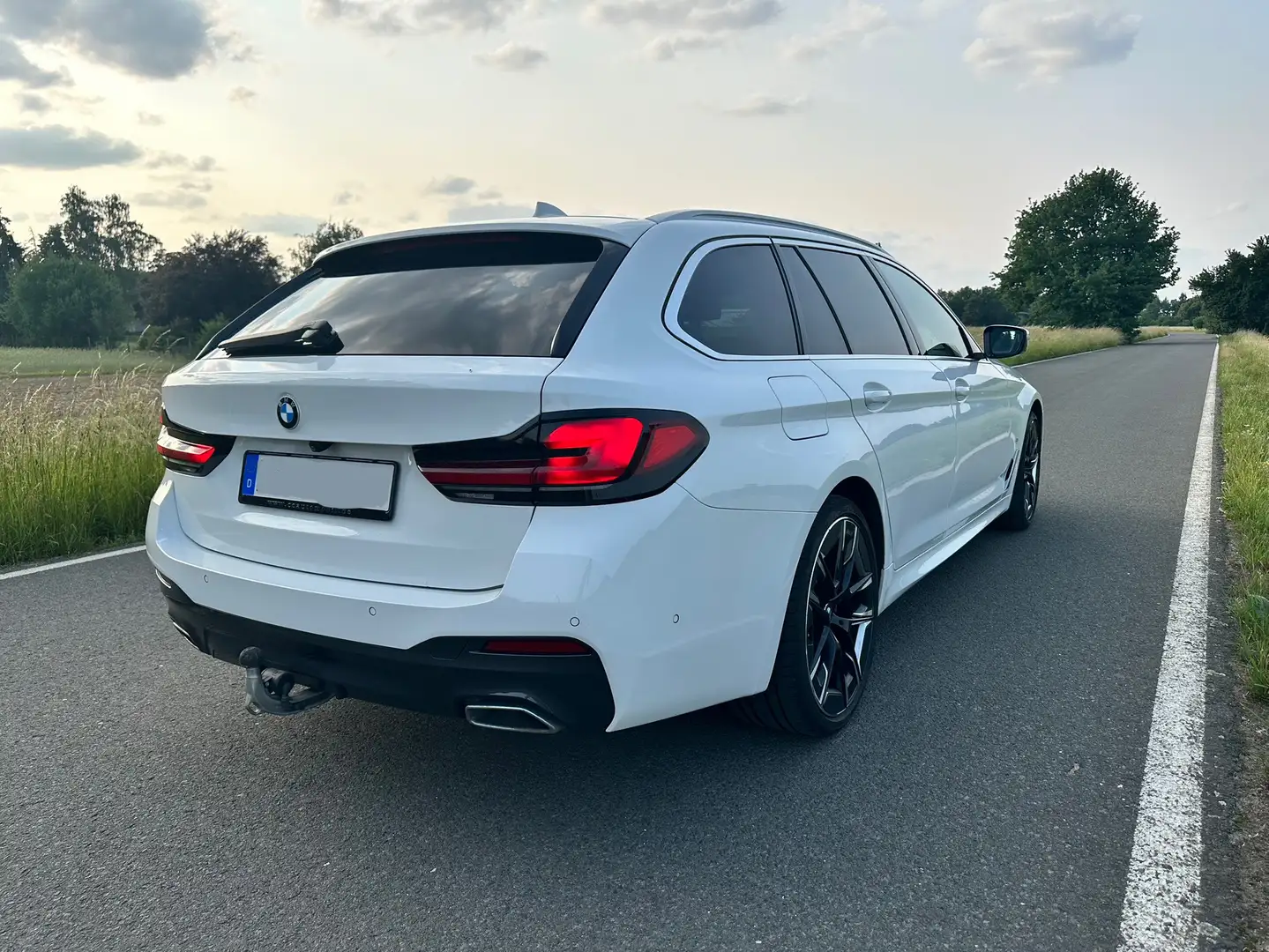 BMW 520 520i Touring Aut. M Sport Edition Weiß - 2