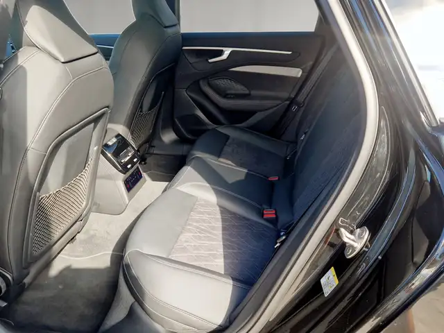 Audi A6 view 10