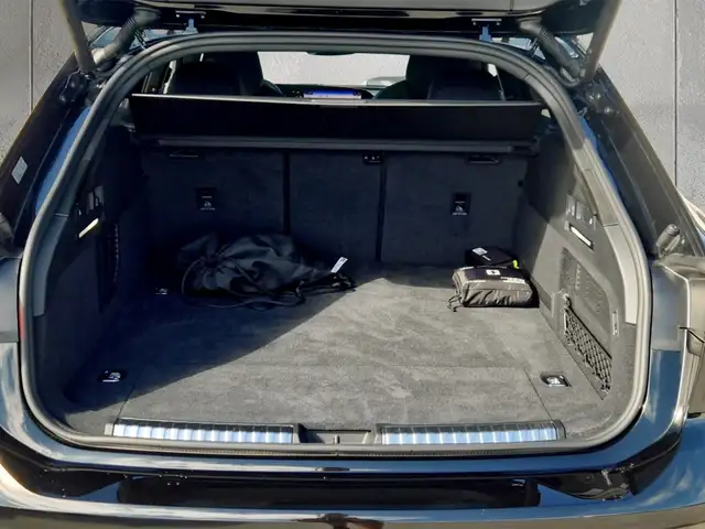Audi A6 view 12