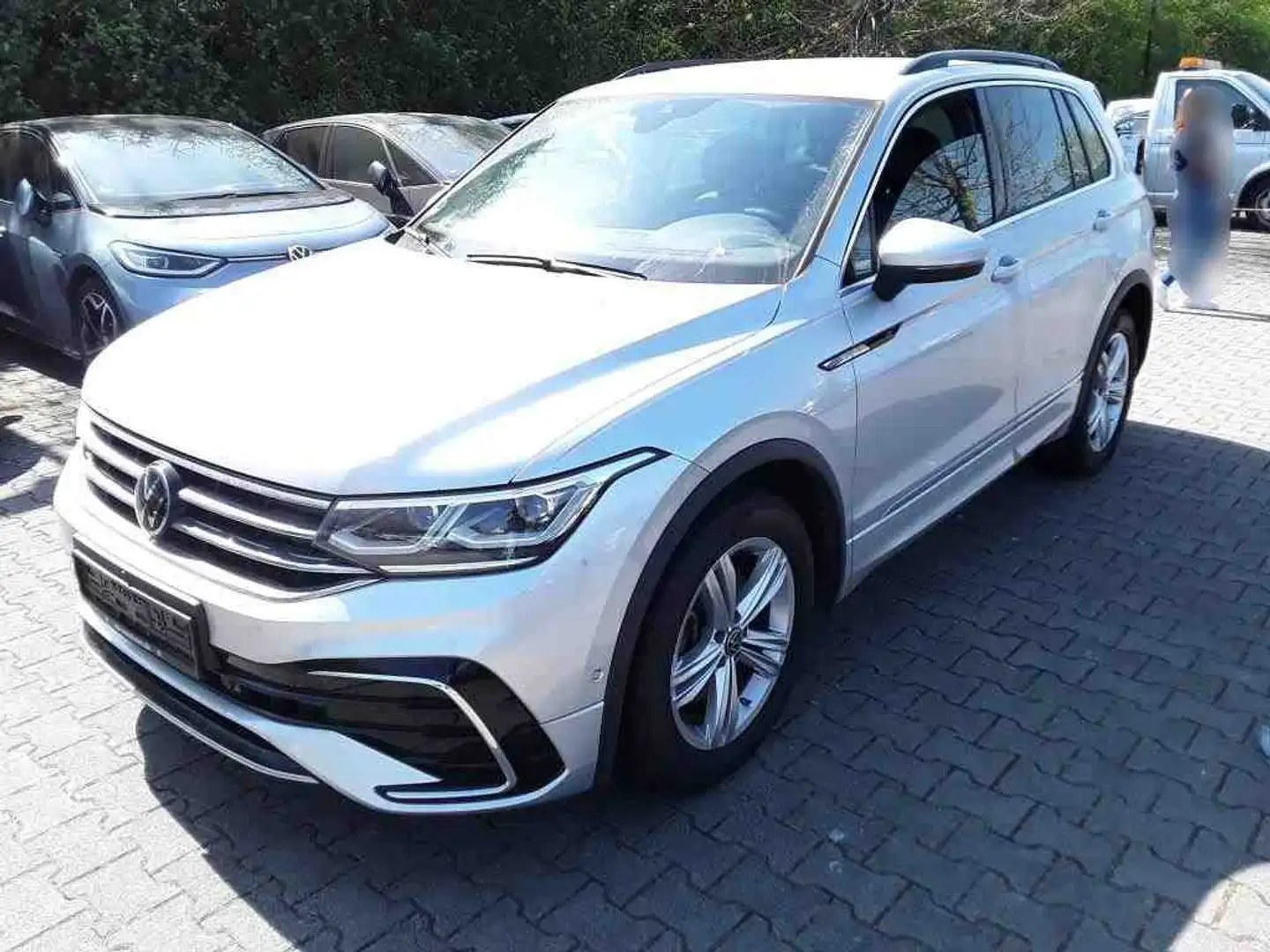 Volkswagen Tiguan 2.0 TSI DSG 4M R-LINE *IQ.LIGHT *360° *AHK *ACC * Zilver - 2