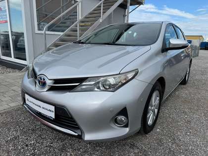 Toyota Auris 1,8 VVT-i Hybrid Active_Serviceheft_WENIG KM
