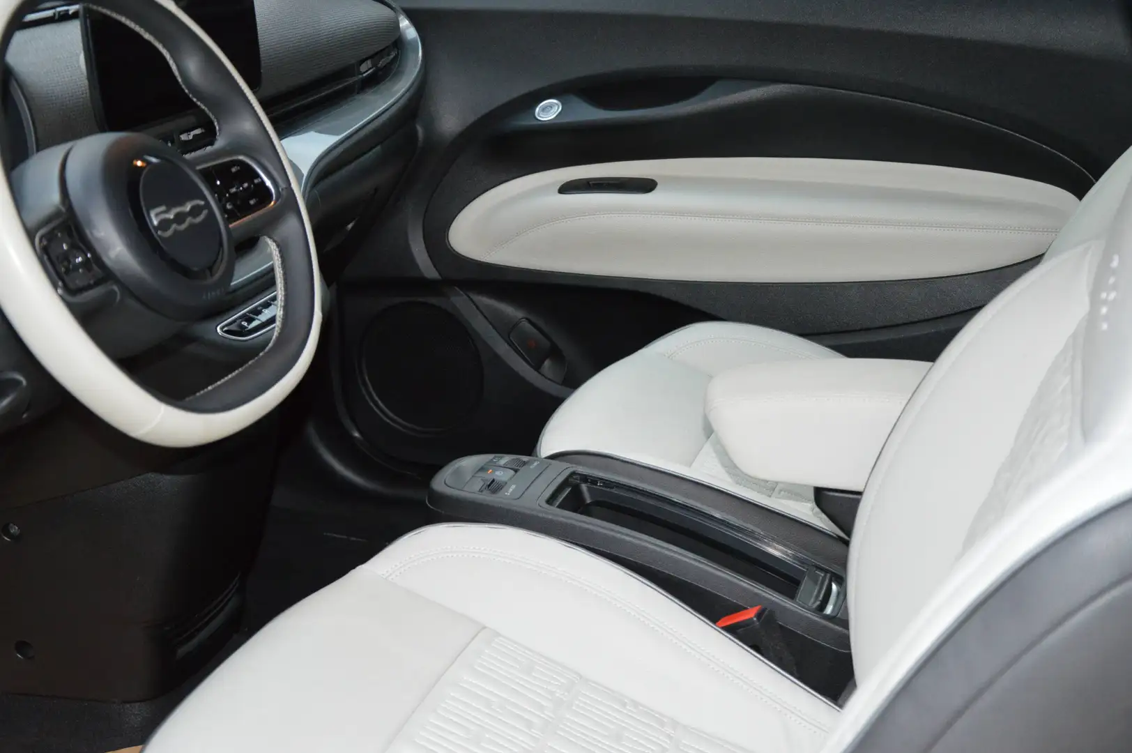 Fiat 500 ELEKTRO CABRIO|LA PRIMA|321 KM|LEVEL2|LED|360°|SHZ Schwarz - 2