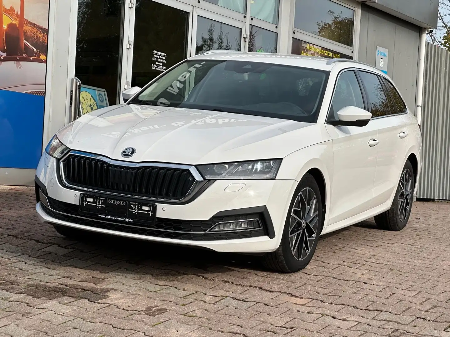 Skoda Octavia Combi 1st Edition*LEDER*MATRIX*StHz*SzHz Blanc - 1