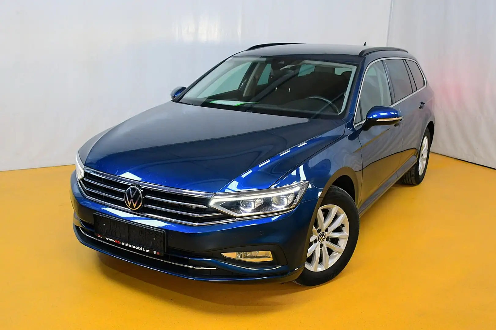 Volkswagen Passat Variant Business 2,0 SCR TDI DSG Bleu - 1