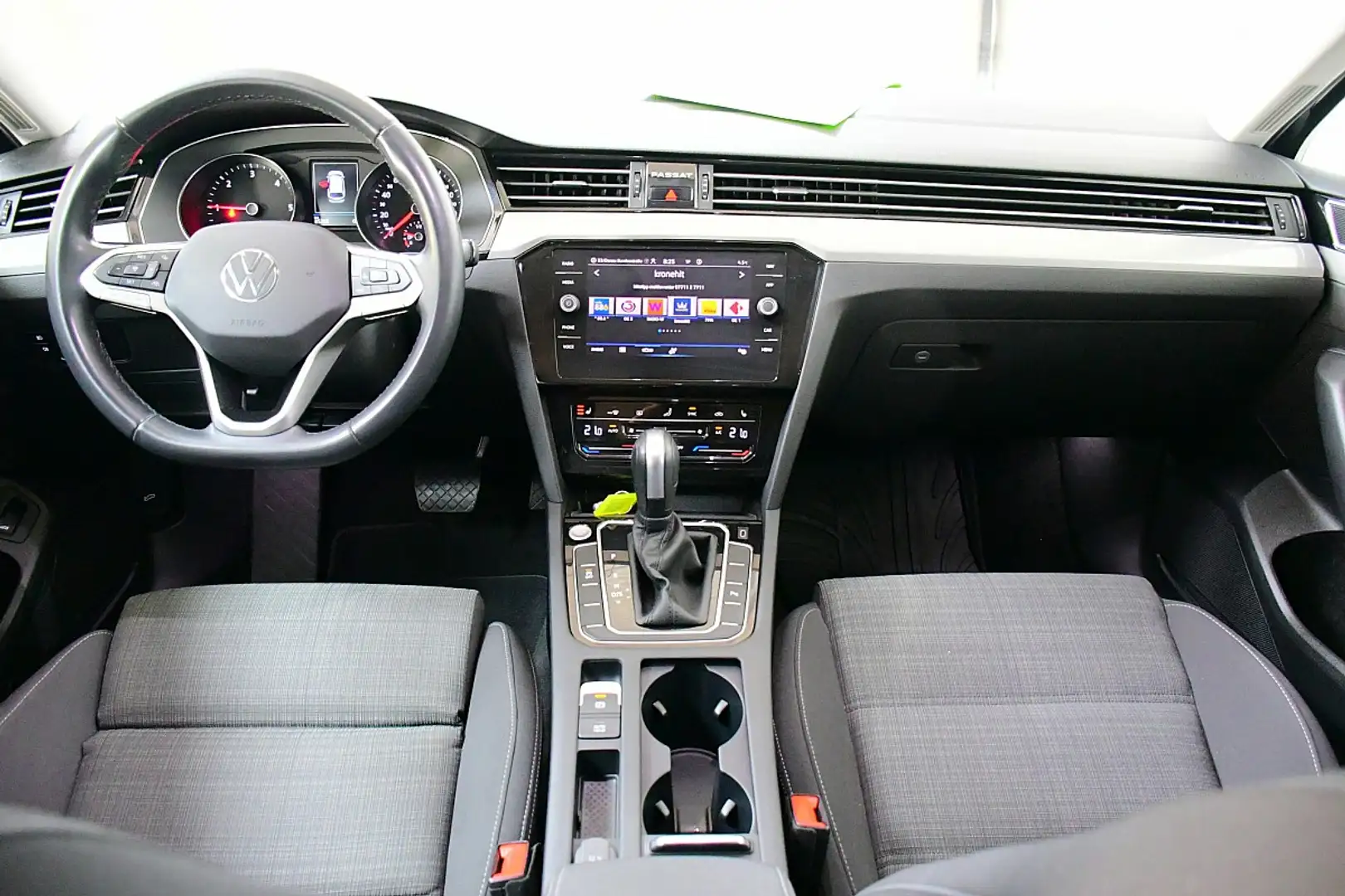 Volkswagen Passat Variant Business 2,0 SCR TDI DSG Blau - 2