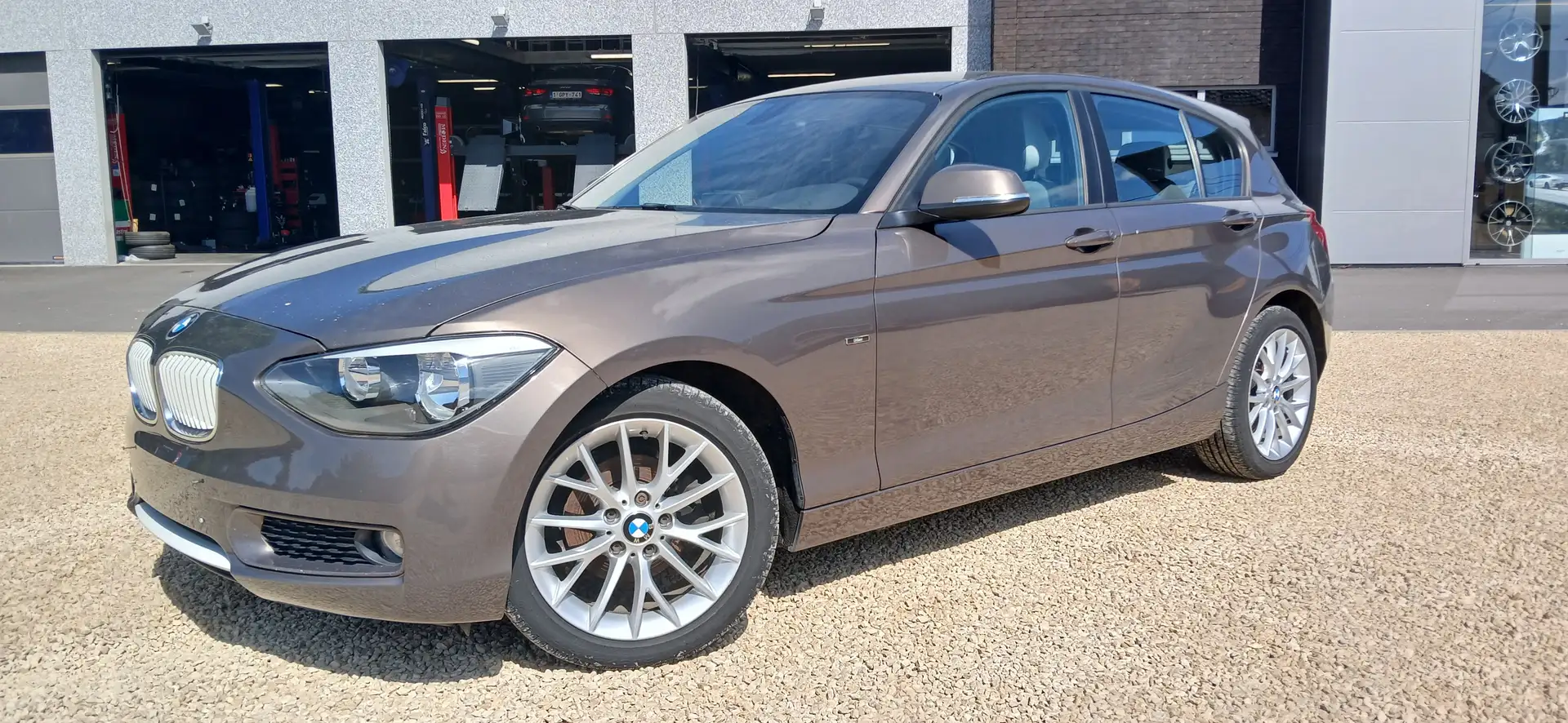 BMW 116 d EfficientDynamics Edition Bruin - 2