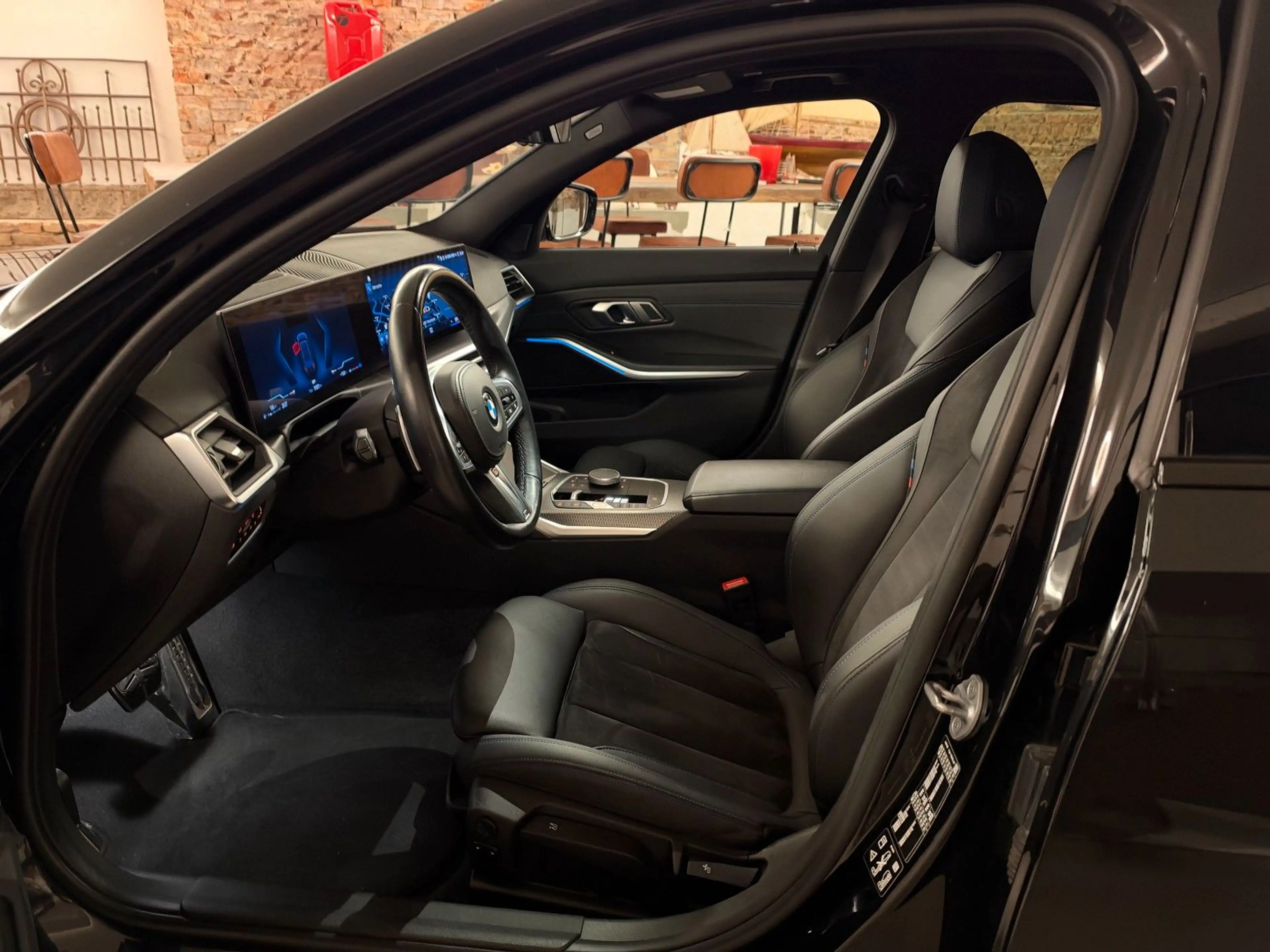 BMW 320 d xDrive M Sport ACC AHK HuD HiFi Pano 19" — photo 15