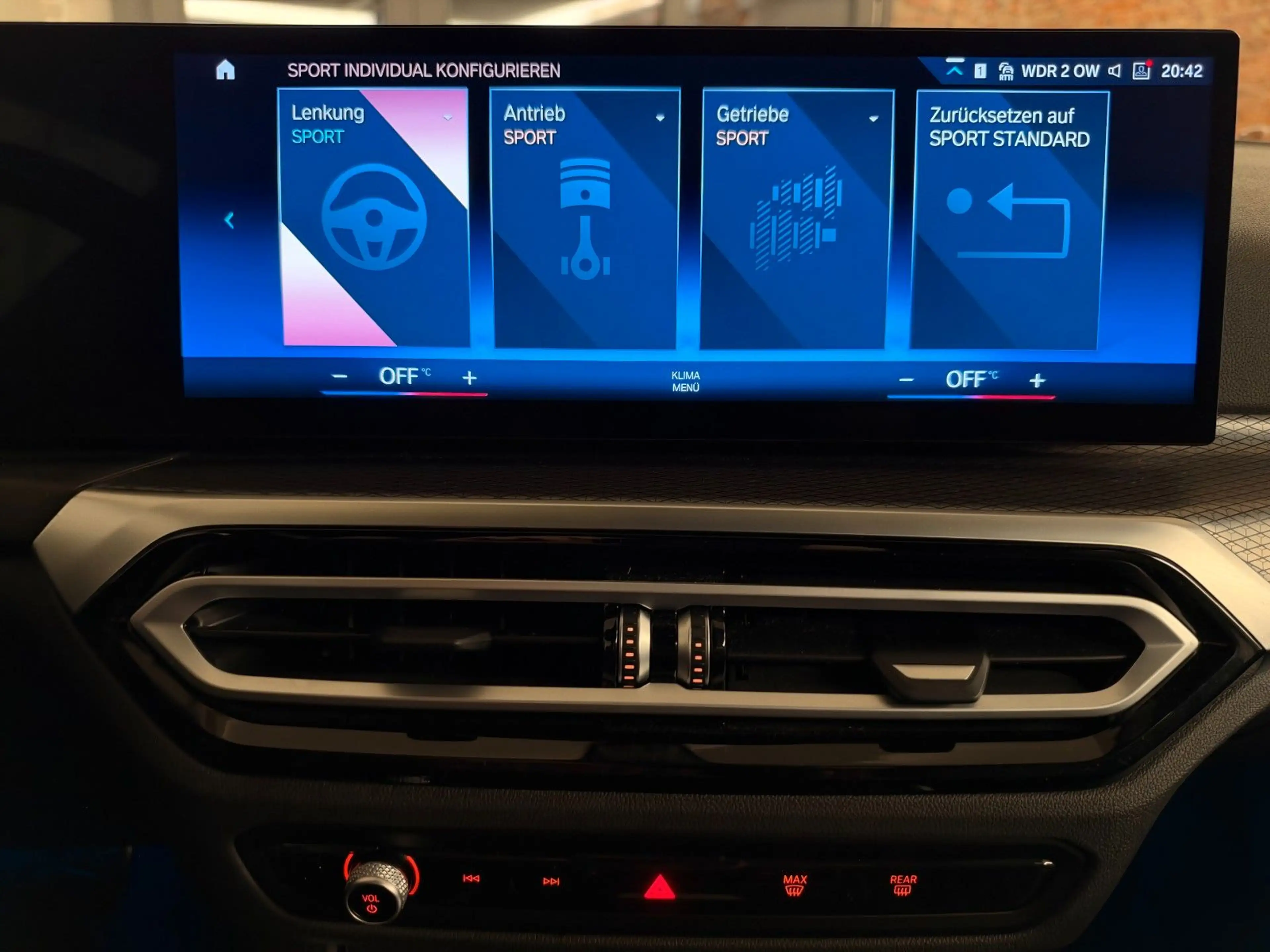 BMW 320 d xDrive M Sport ACC AHK HuD HiFi Pano 19" — photo 33