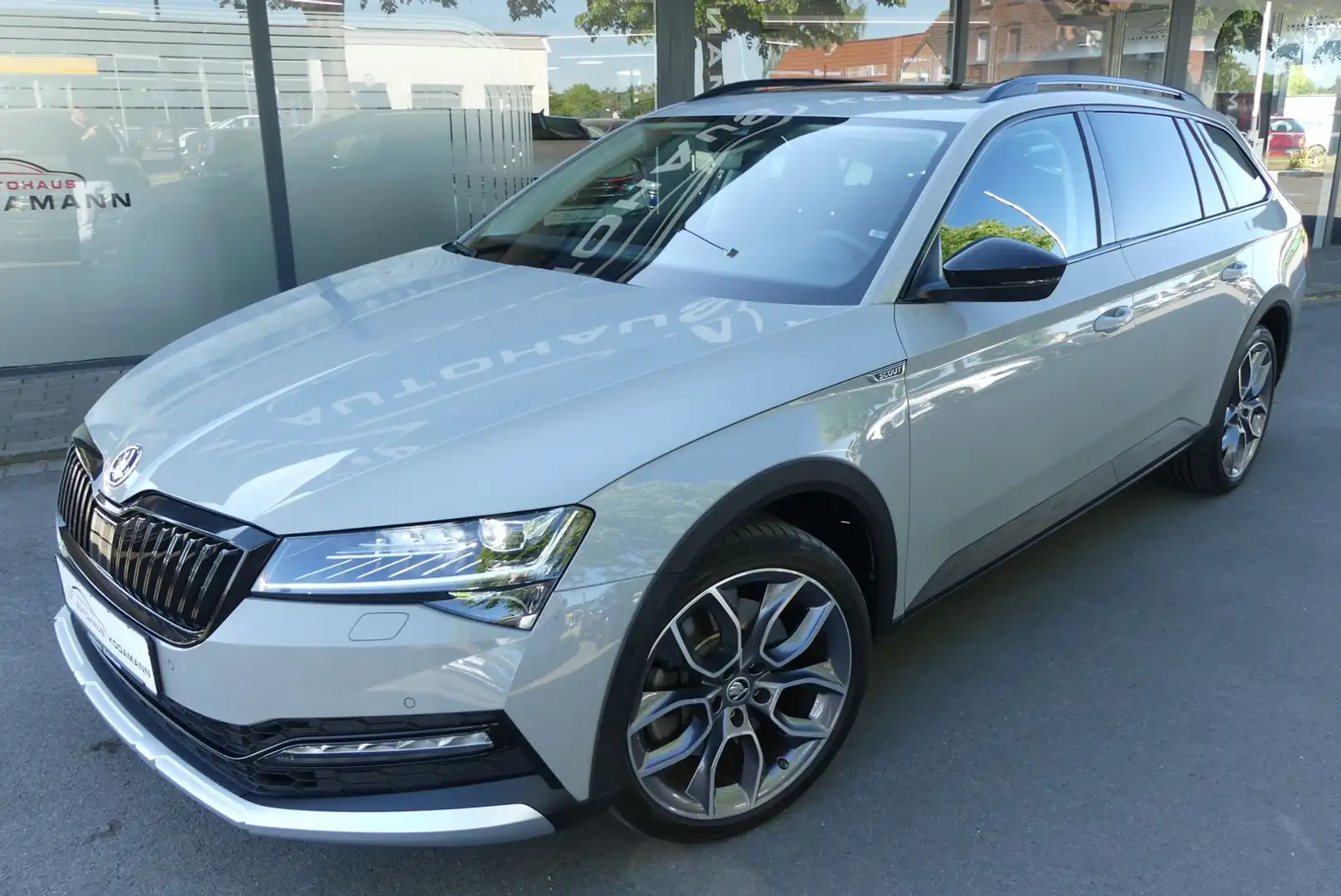 Skoda Superb 2.0 TSI Scout 4x4*Pano*STDHZ*Canton*AHK* Gris - 2