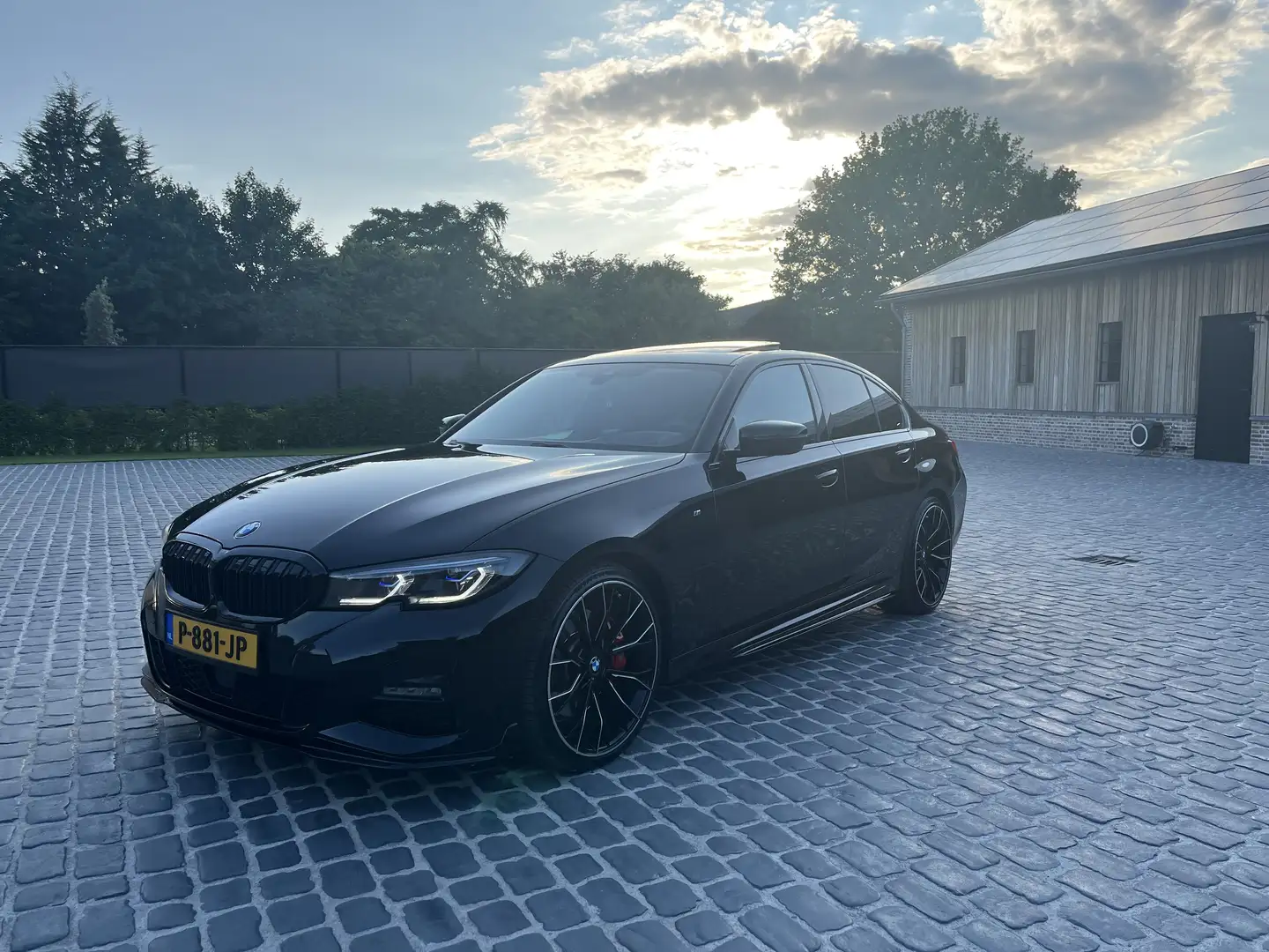 BMW 330 330d xD High Exec. met fabrieksgarantie Zwart - 2