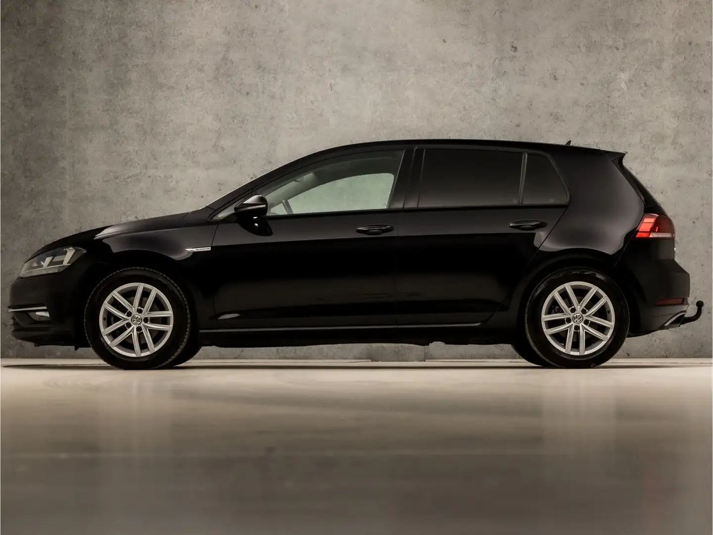 Volkswagen Golf 1.5 TSI Sportline Automaat (APPLE CARPLAY, CLIMATE Zwart - 2