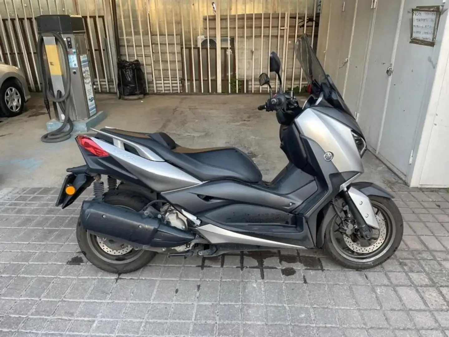 Yamaha X-Max 300 Szary - 2