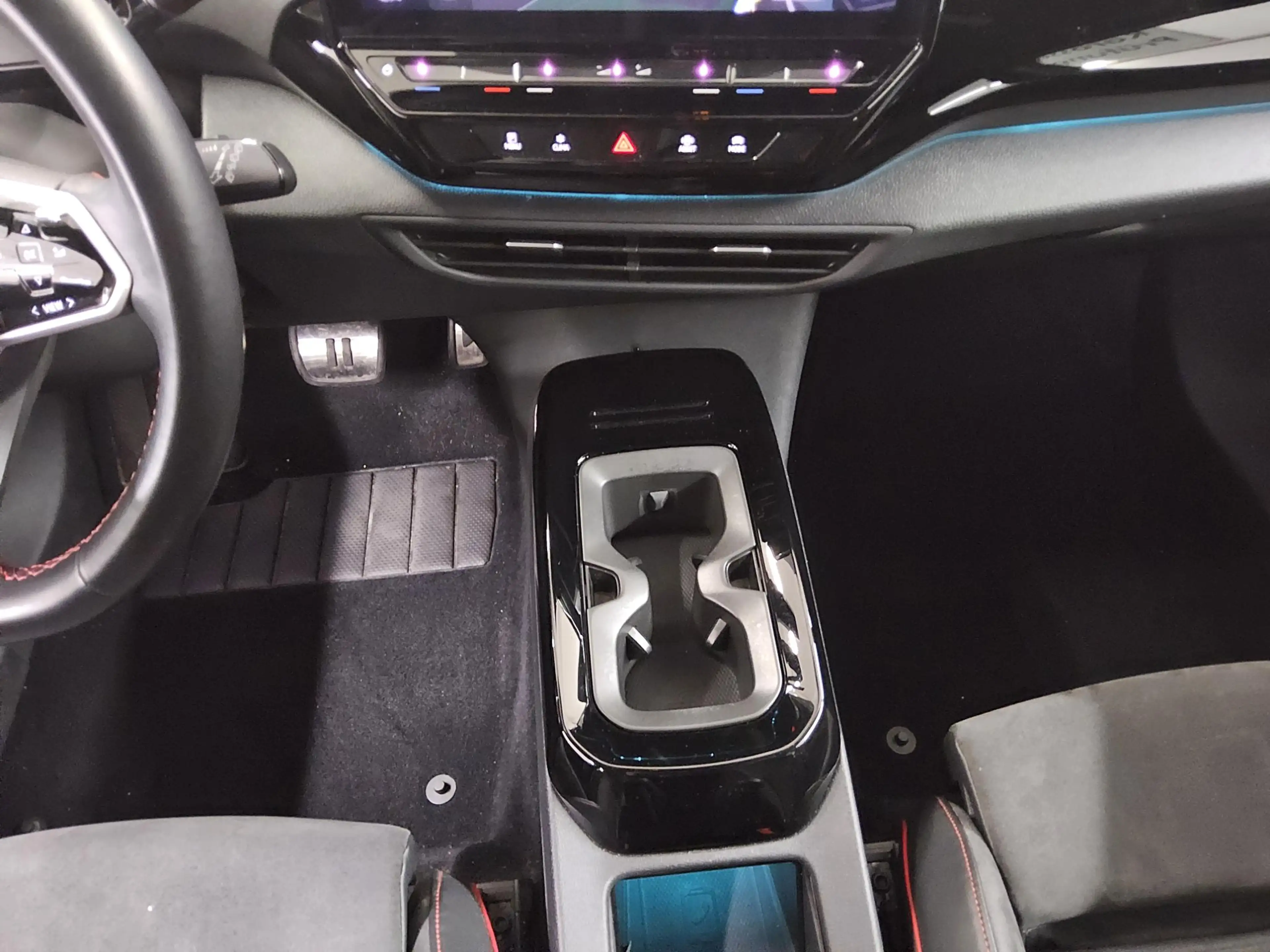 Volkswagen ID.4 GTX T-LEDER NAVI LED SHZ HUD PDC — photo 6