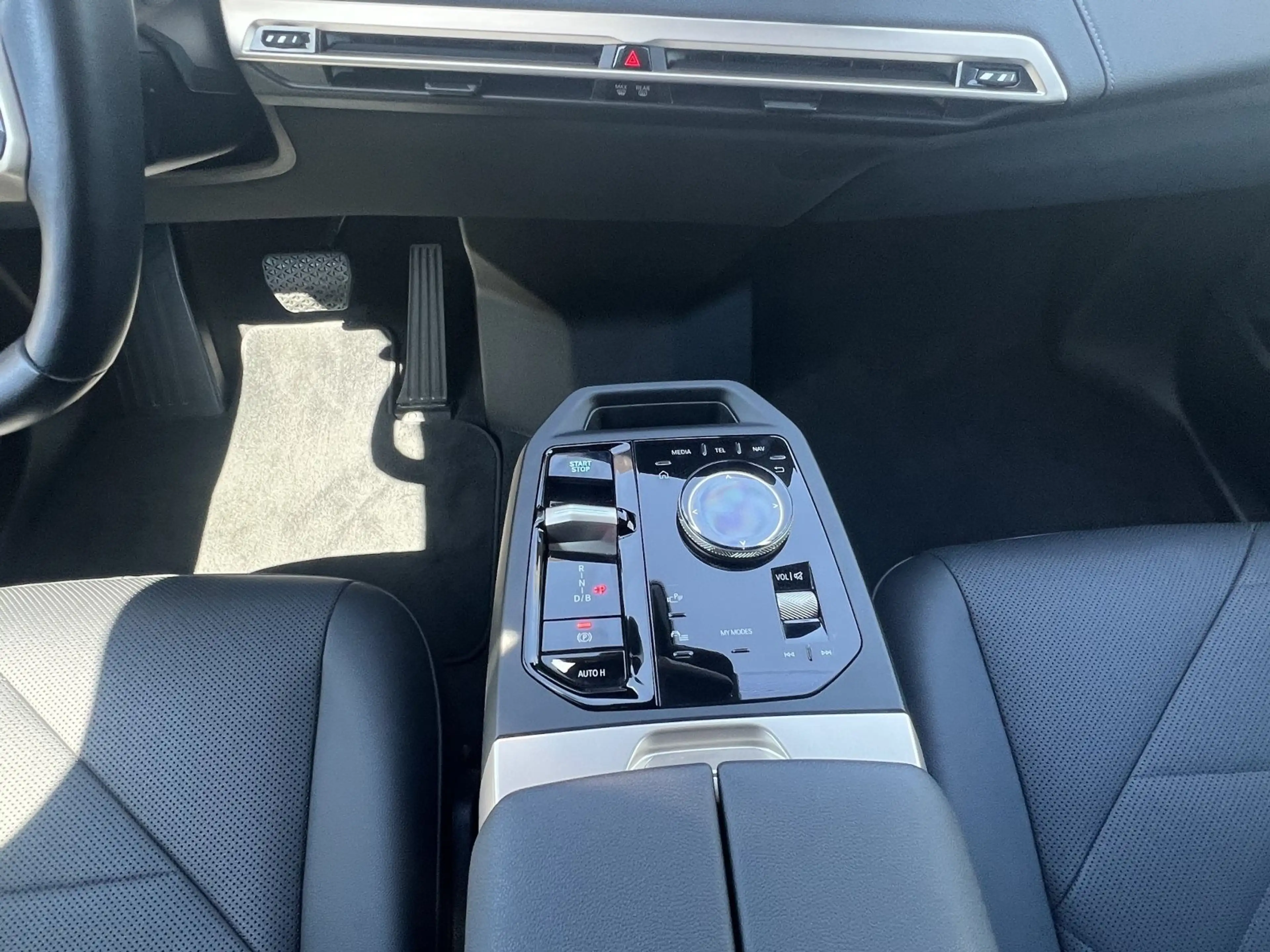 BMW iX xDrive40 Sportpaket Harman/Kardon|DA&PA-Prof. — photo 13