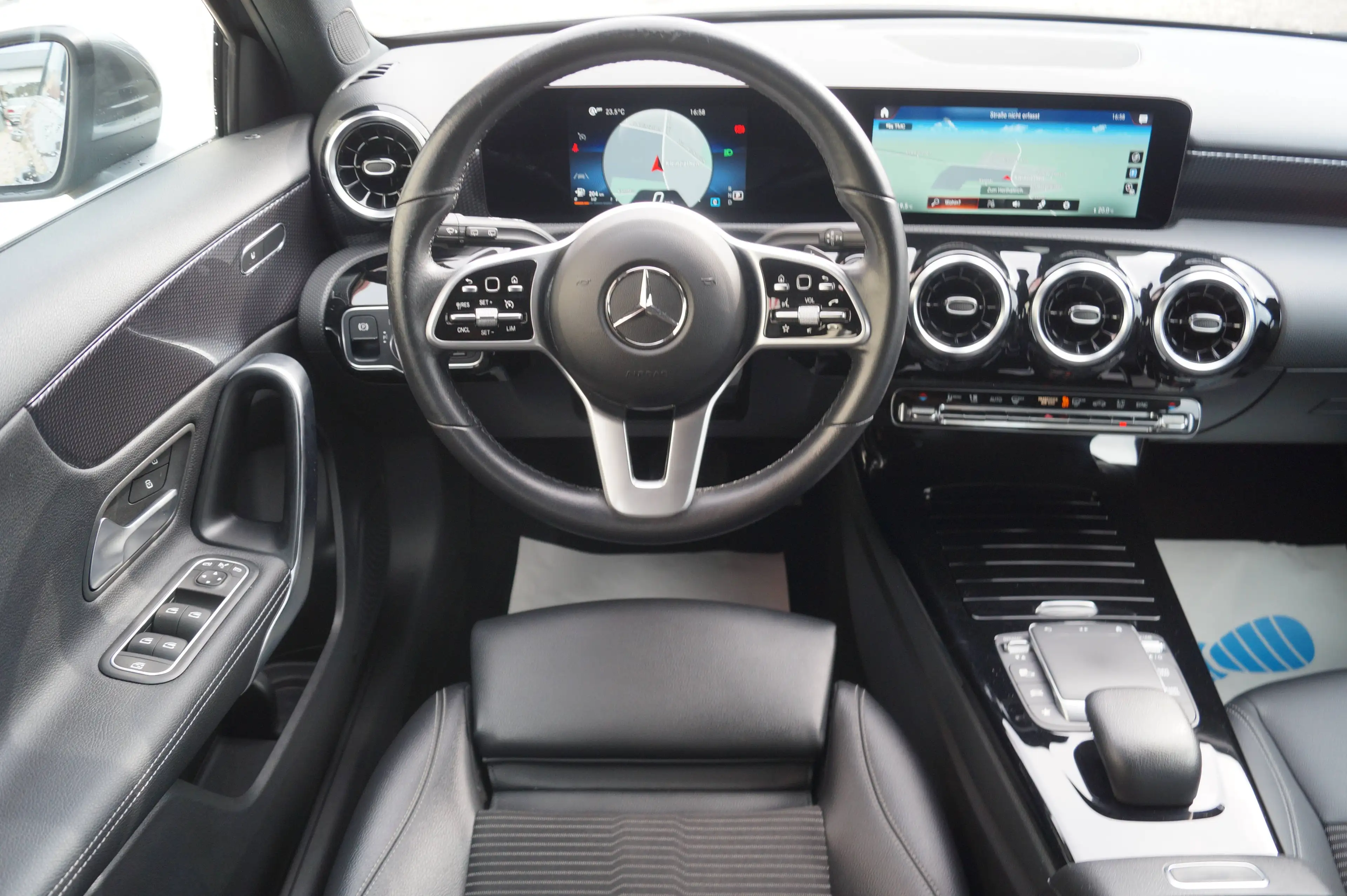 Mercedes-Benz A 200 A 200 d Leder*LED*AHK*TÜV:NEU* — photo 12