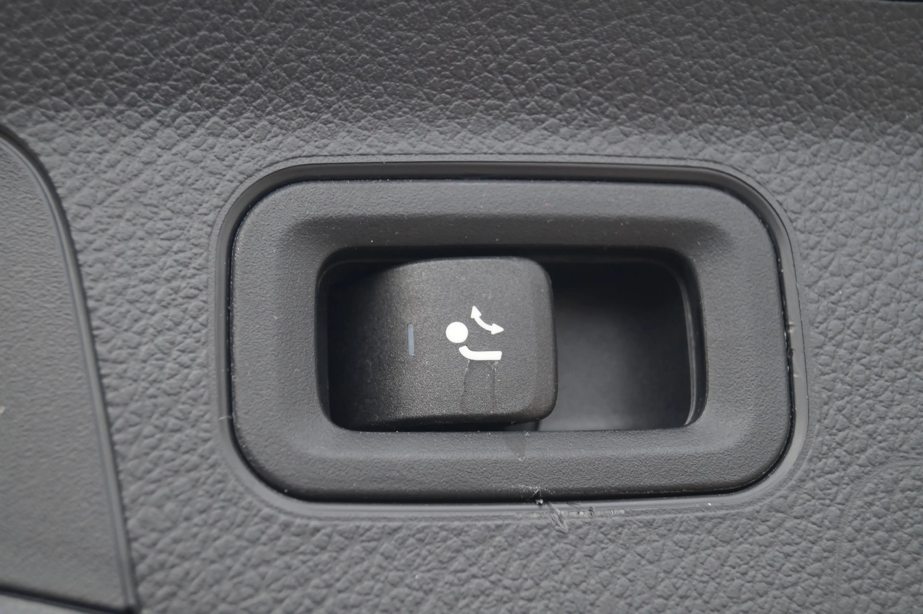 Mercedes-Benz A 200 A 200 d Leder*LED*AHK*TÜV:NEU* — photo 6