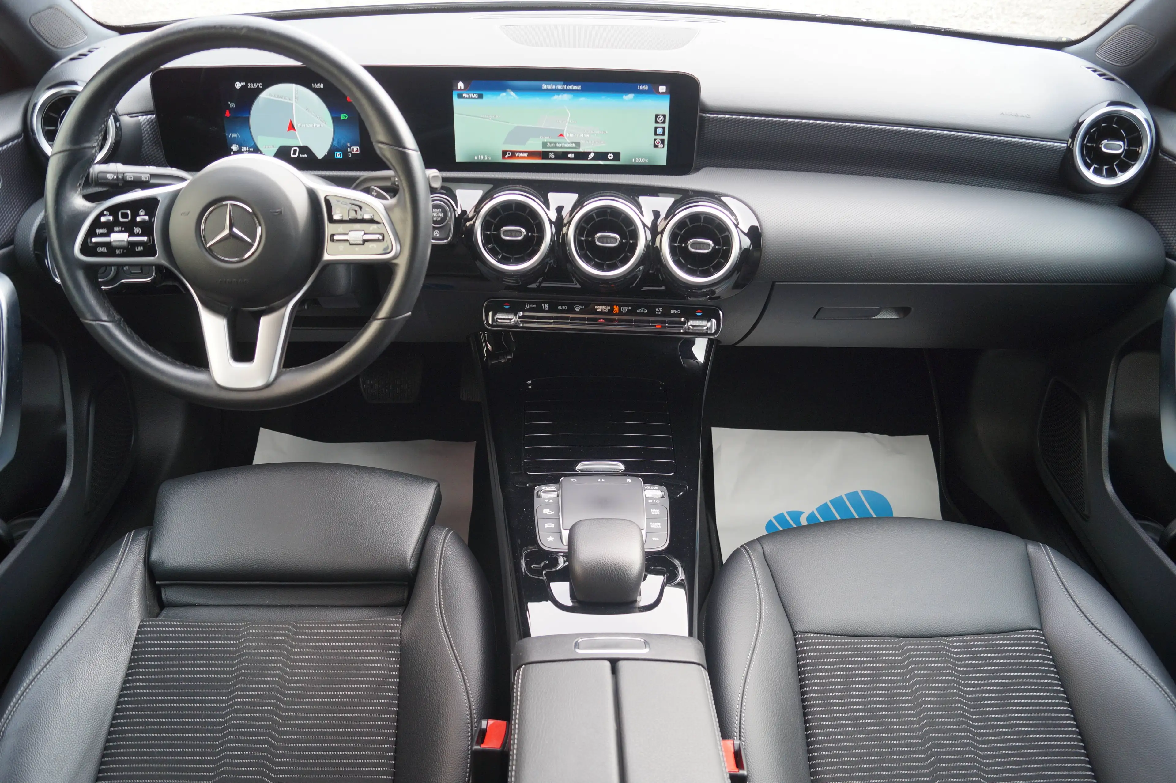 Mercedes-Benz A 200 A 200 d Leder*LED*AHK*TÜV:NEU* — photo 11