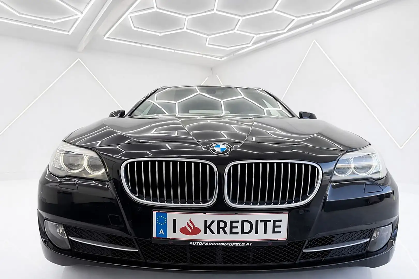 BMW 520 d Touring Österreich-Paket Aut./1-Besitz/Wenig Km/ Schwarz - 2