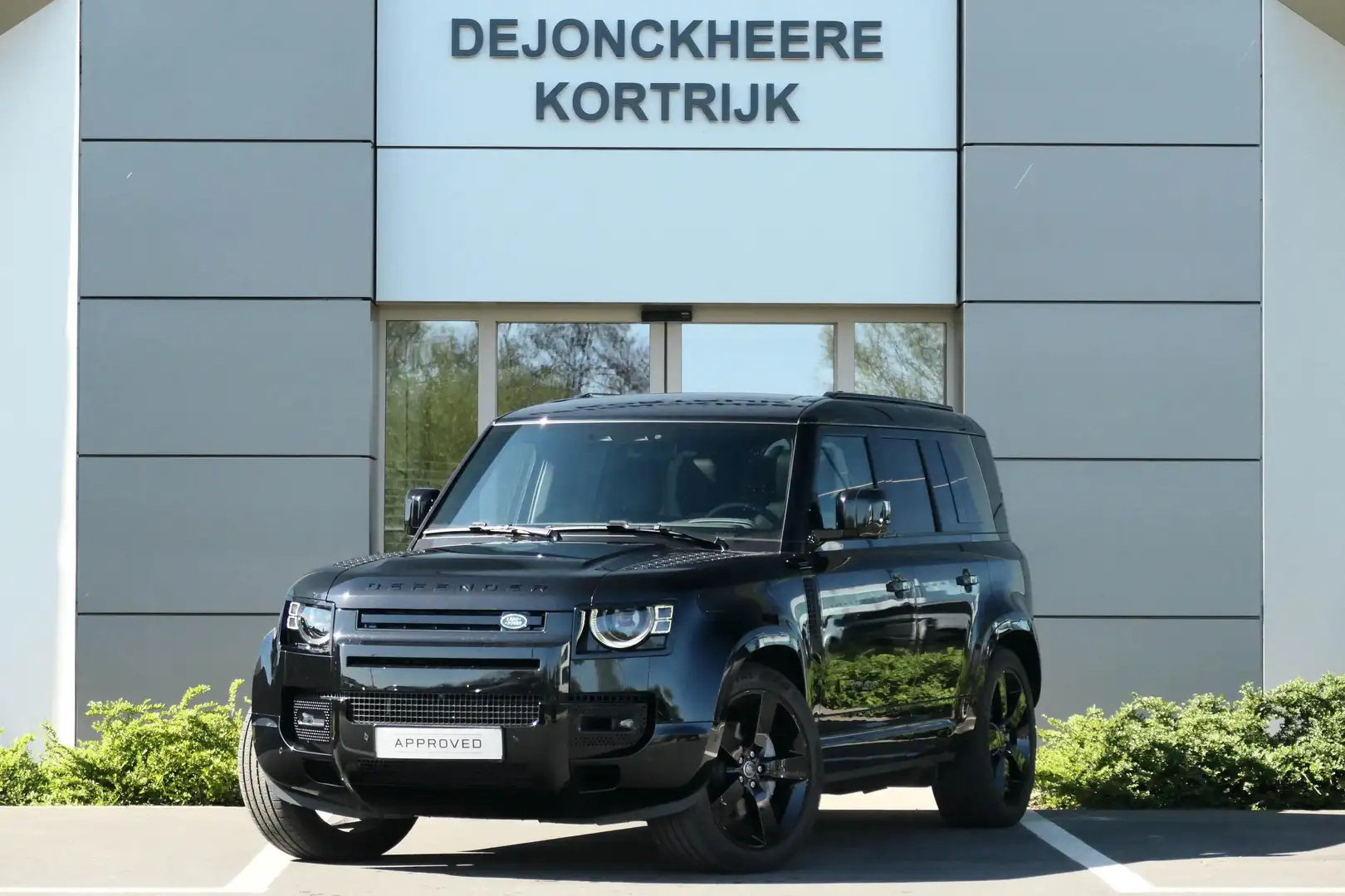Land Rover Defender - 110 D300 X-Dynamic HSE Zwart - 1