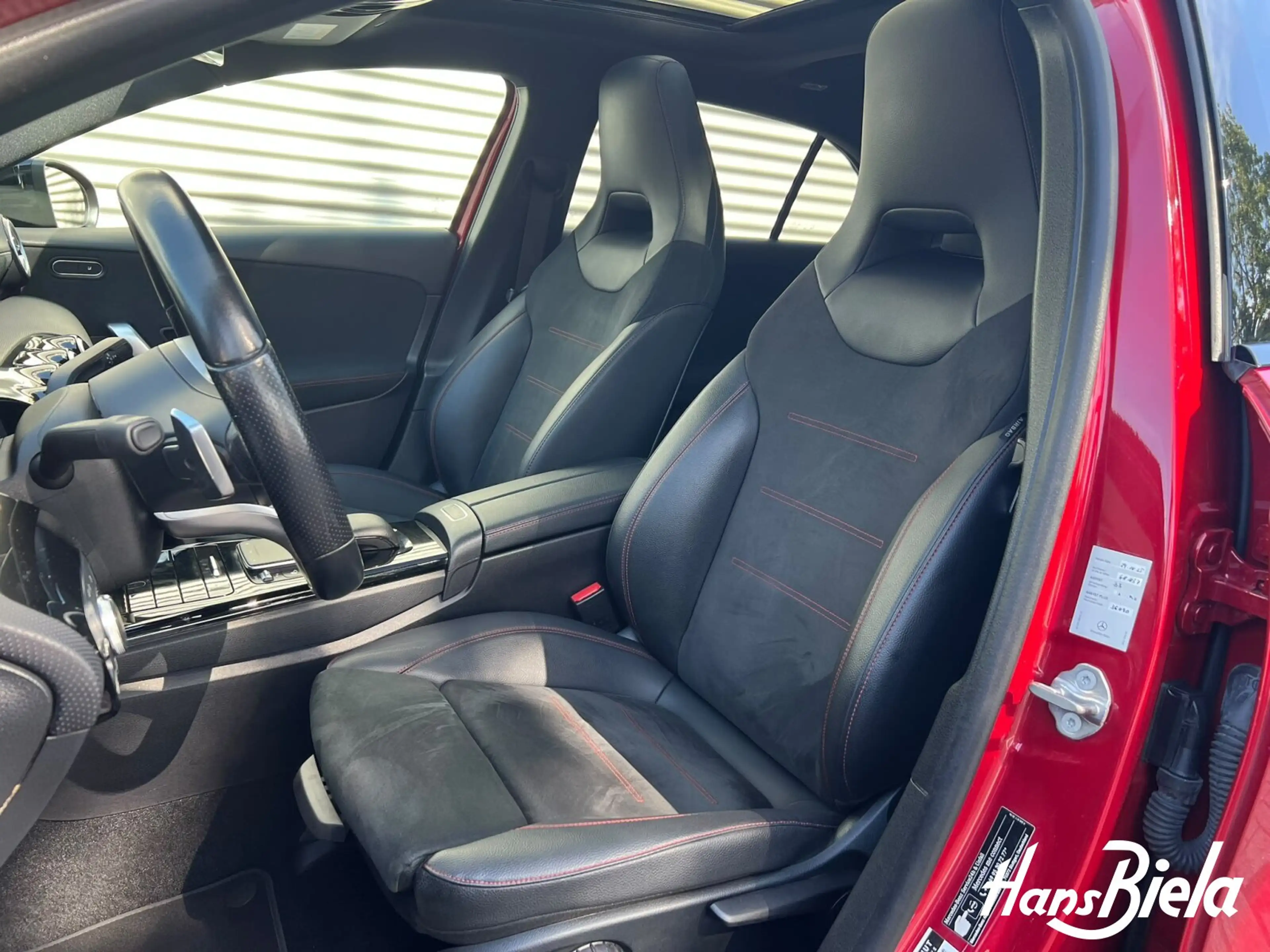 Mercedes-Benz A 250 A 250 e AMG/19"/Pano/Bur/Multi/Kam/Dis/HUD/Keyl HK — photo 12