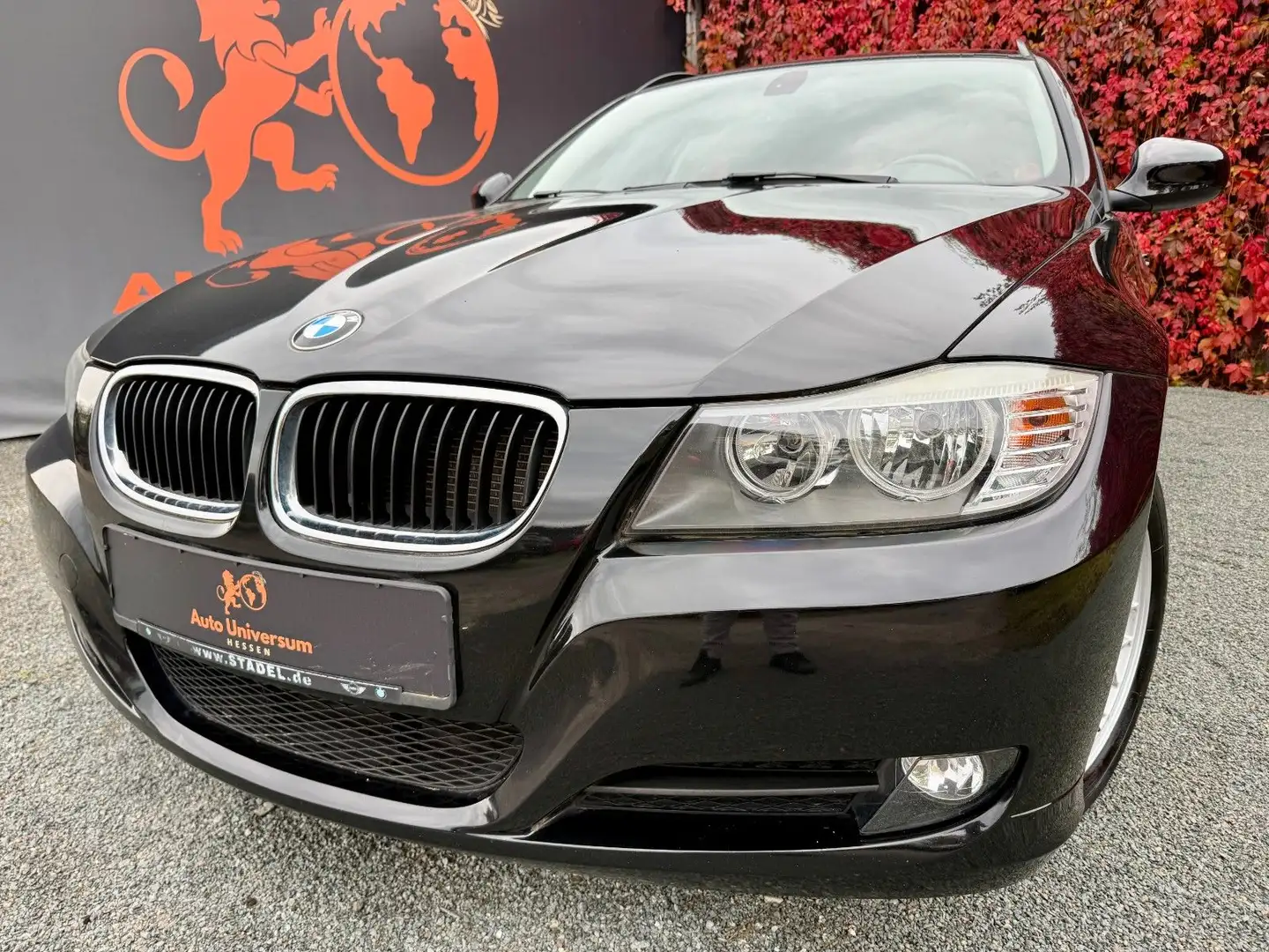 BMW 318 i#TOURING#1HAND#TÜV-NEU#SERVICE-NEU#KLIMA#SHZ Noir - 1