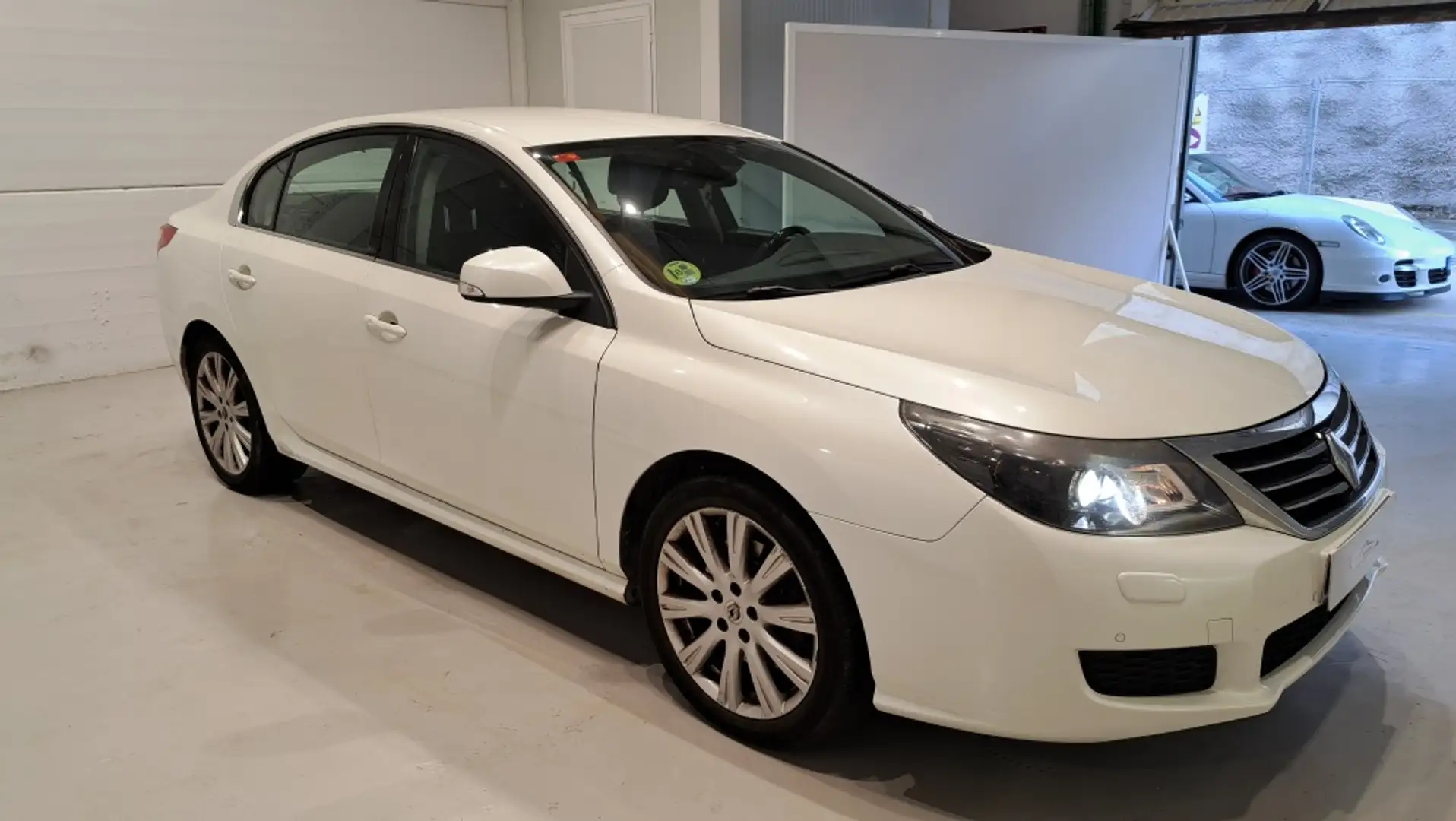 Renault Latitude 3.0dCi V6 Initiale Aut. Weiß - 1