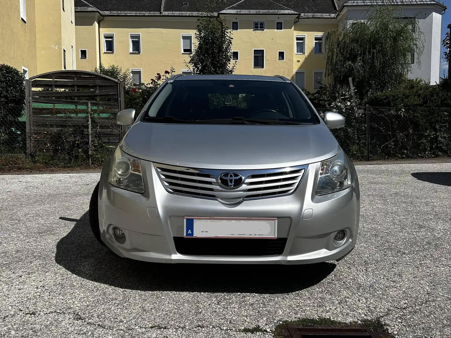 Toyota Avensis Avensis 2,0 D4-D 125 DPF Comfort Comfort Silber - 2