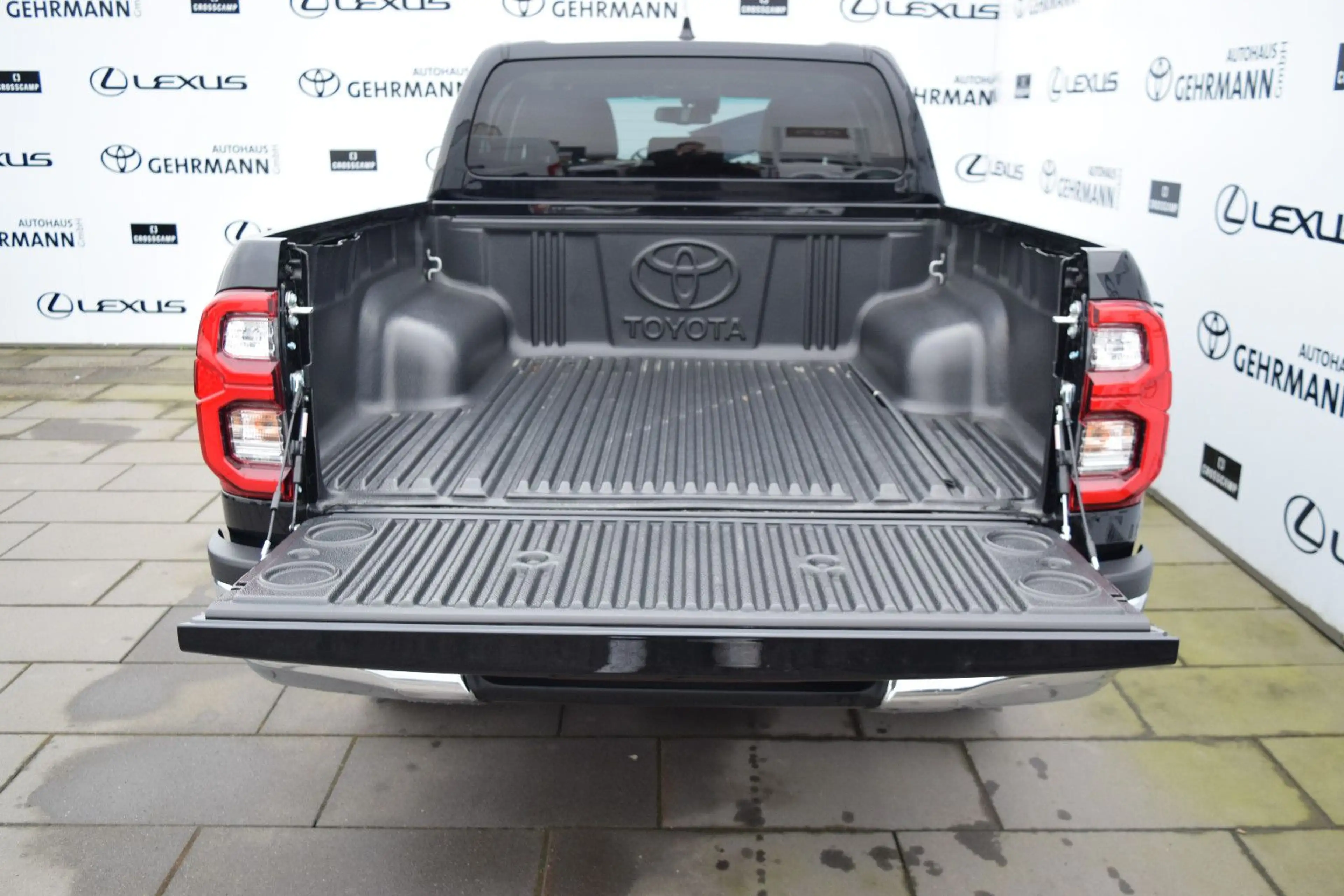Toyota Hilux Double Cab Executive 4x4 — photo 5