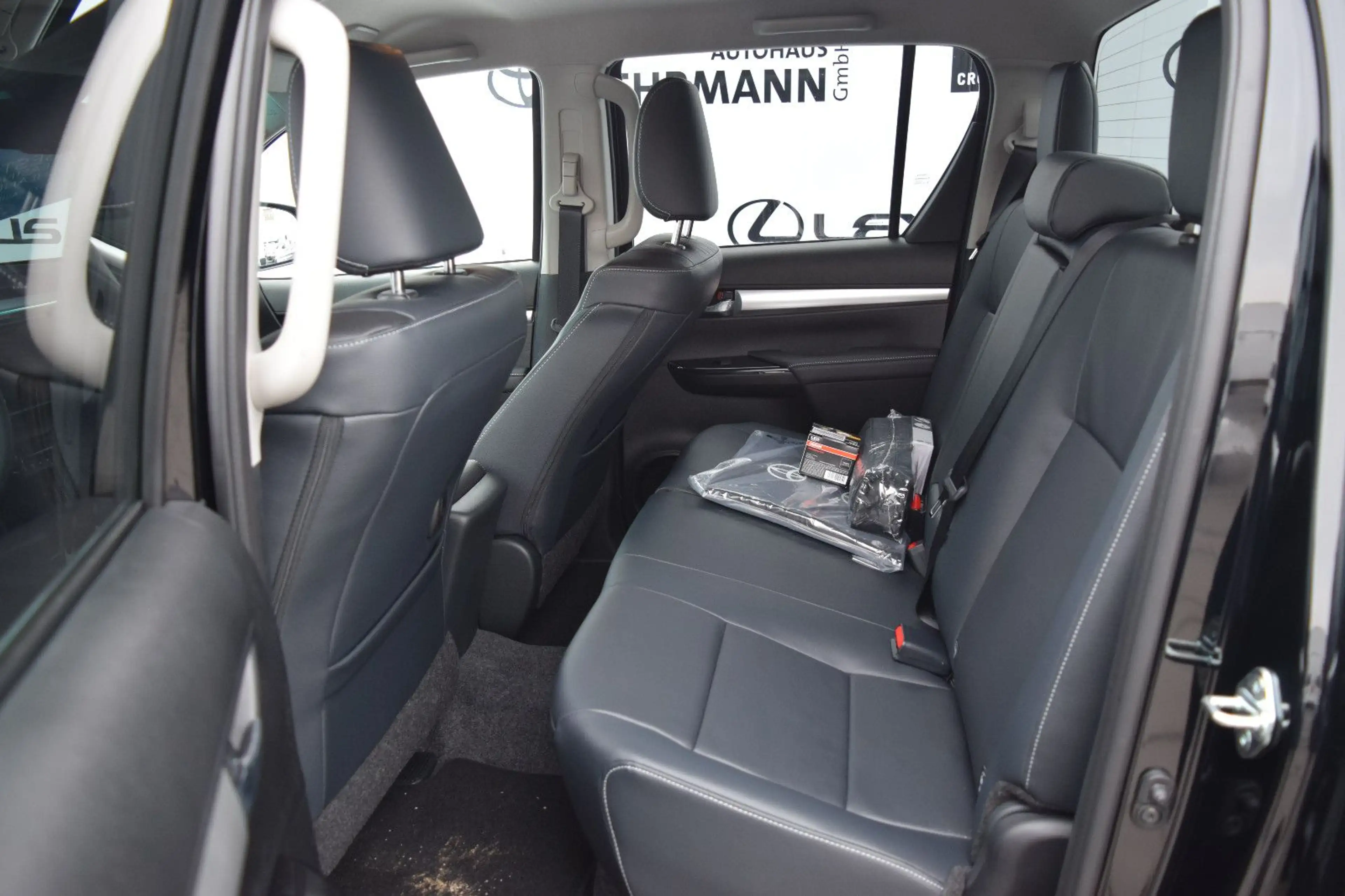 Toyota Hilux Double Cab Executive 4x4 — photo 8