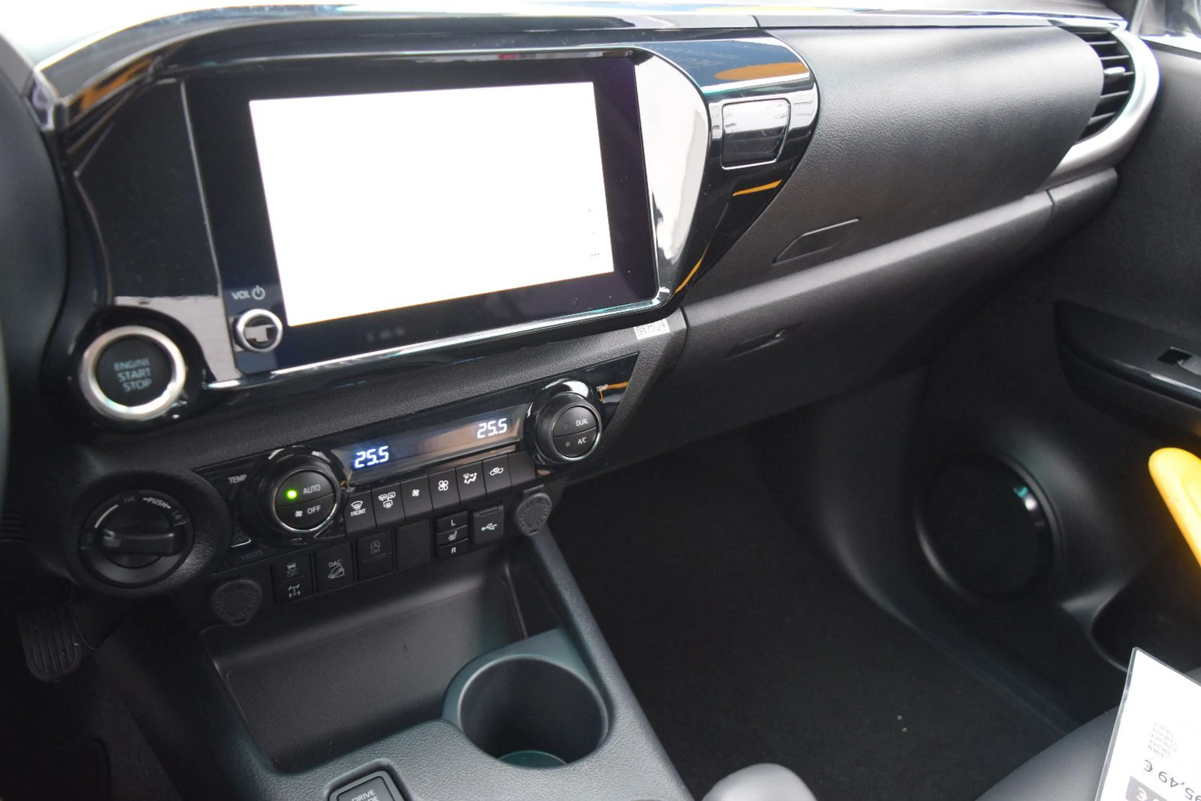 Toyota Hilux Double Cab Executive 4x4 — photo 10