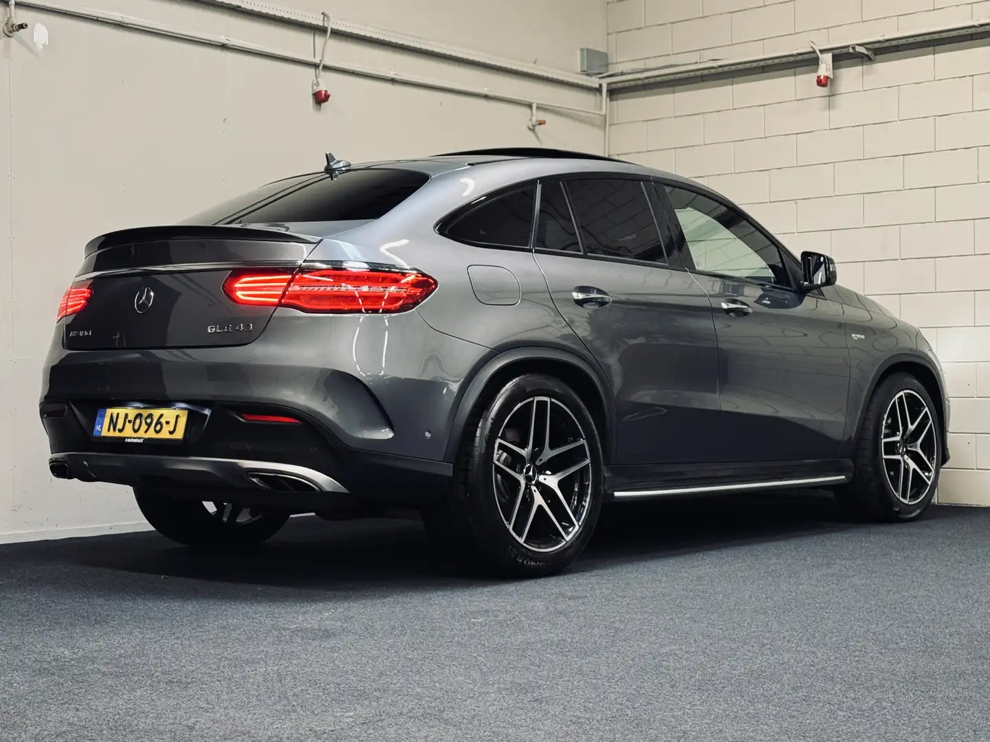 Mercedes-Benz GLE 43 AMG Coupé 4MATIC | Panorama | Trekhaak | Org.NL Grau - 2