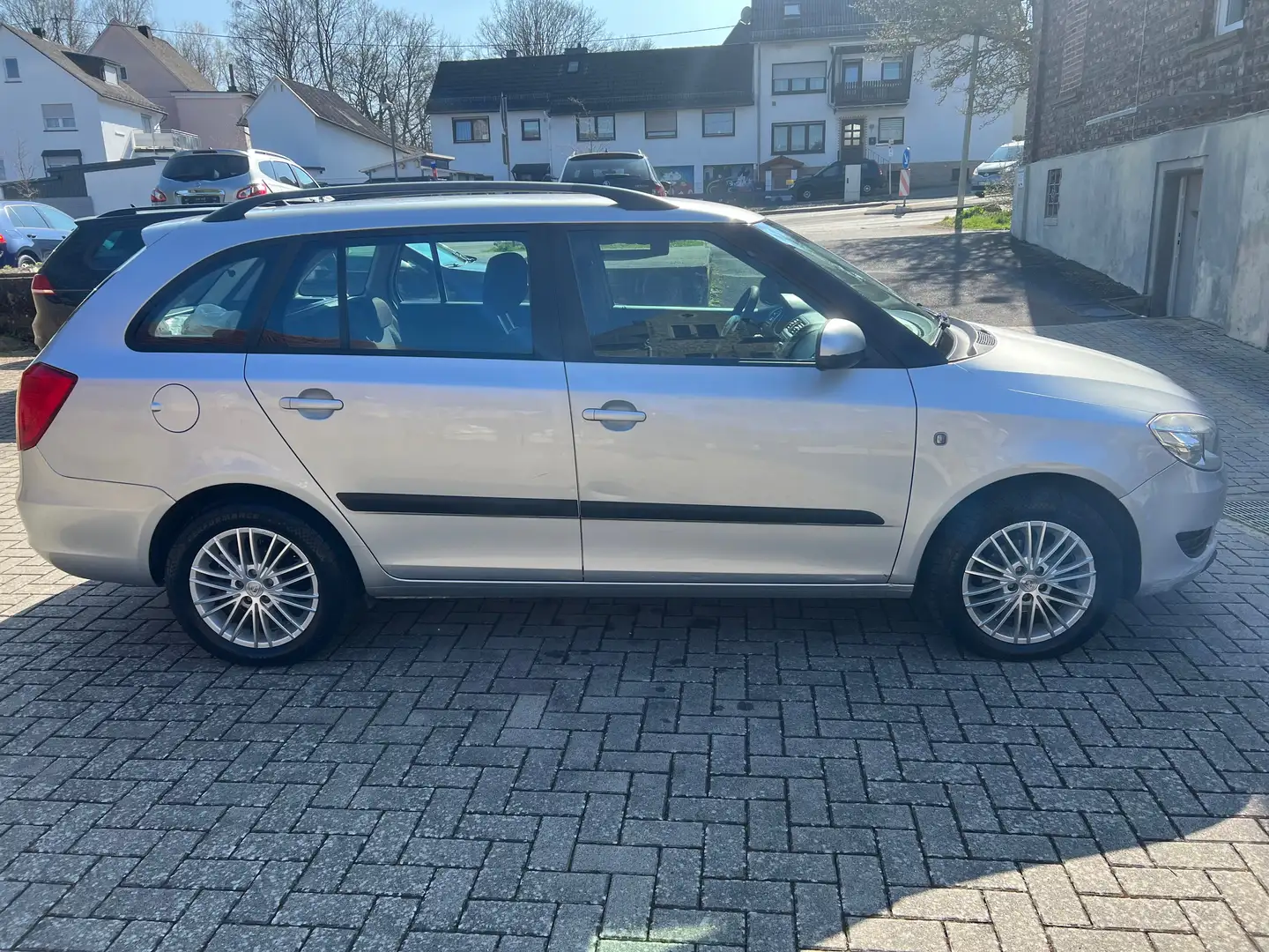 Skoda Fabia Ambiente 1.6 TDI Euro5 Bremsen+TÜV Neu Plateado - 2